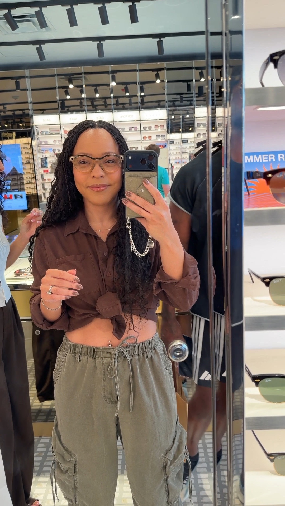 So I’ve been wanting #metaglasses for a while, but I couldn’t find a pair that looked good on me. The RayBan styles didn’t compliment me. Weeellllll these #Oakleymetaglasses just entered the chat and they are 20% off today. Winning! Oh and they come with brown transitional lenses, so they are #sunglasses when you step outside. Aaannddd you can put your prescription in them if you wear #glasses. 

Cargo pants linked are exact, just in a different color!

#metaglasses #meta #oakley #metasunglasses

#LTKSaleAlert #LTKstorytime