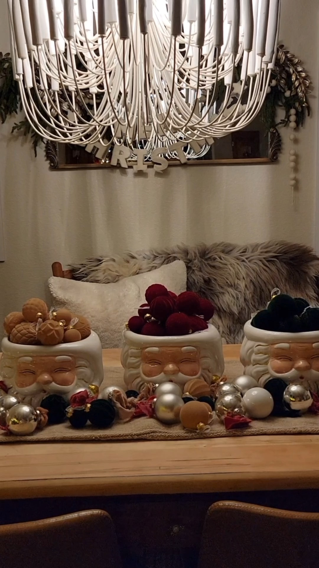 Christmas decor
#christmasdecor
#tabledecof


#LTKHome #LTKSeasonal #LTKParties #LTKHoliday