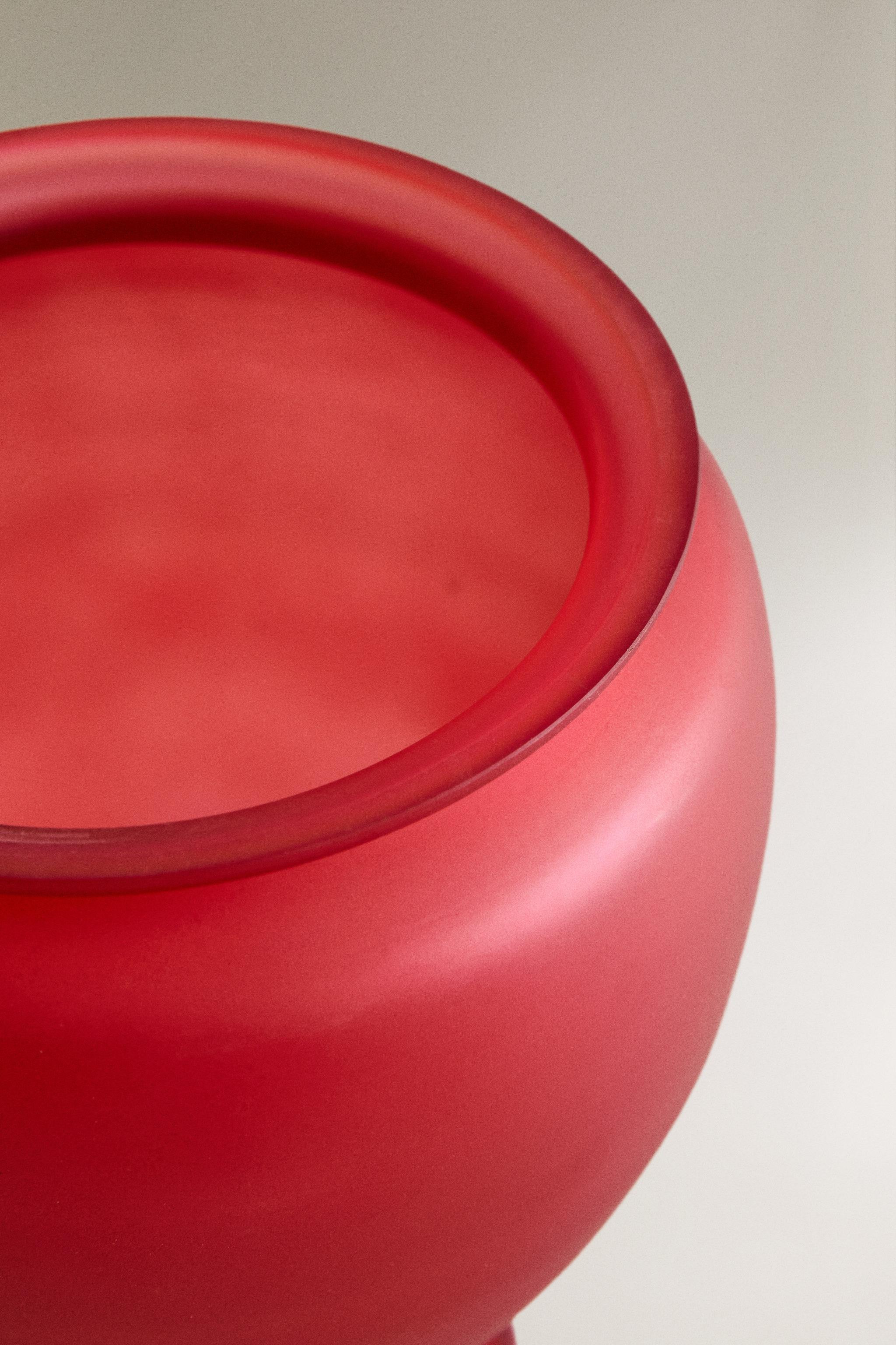 IRIDESCENT GLASS VESSEL I COLIN KING | Zara US