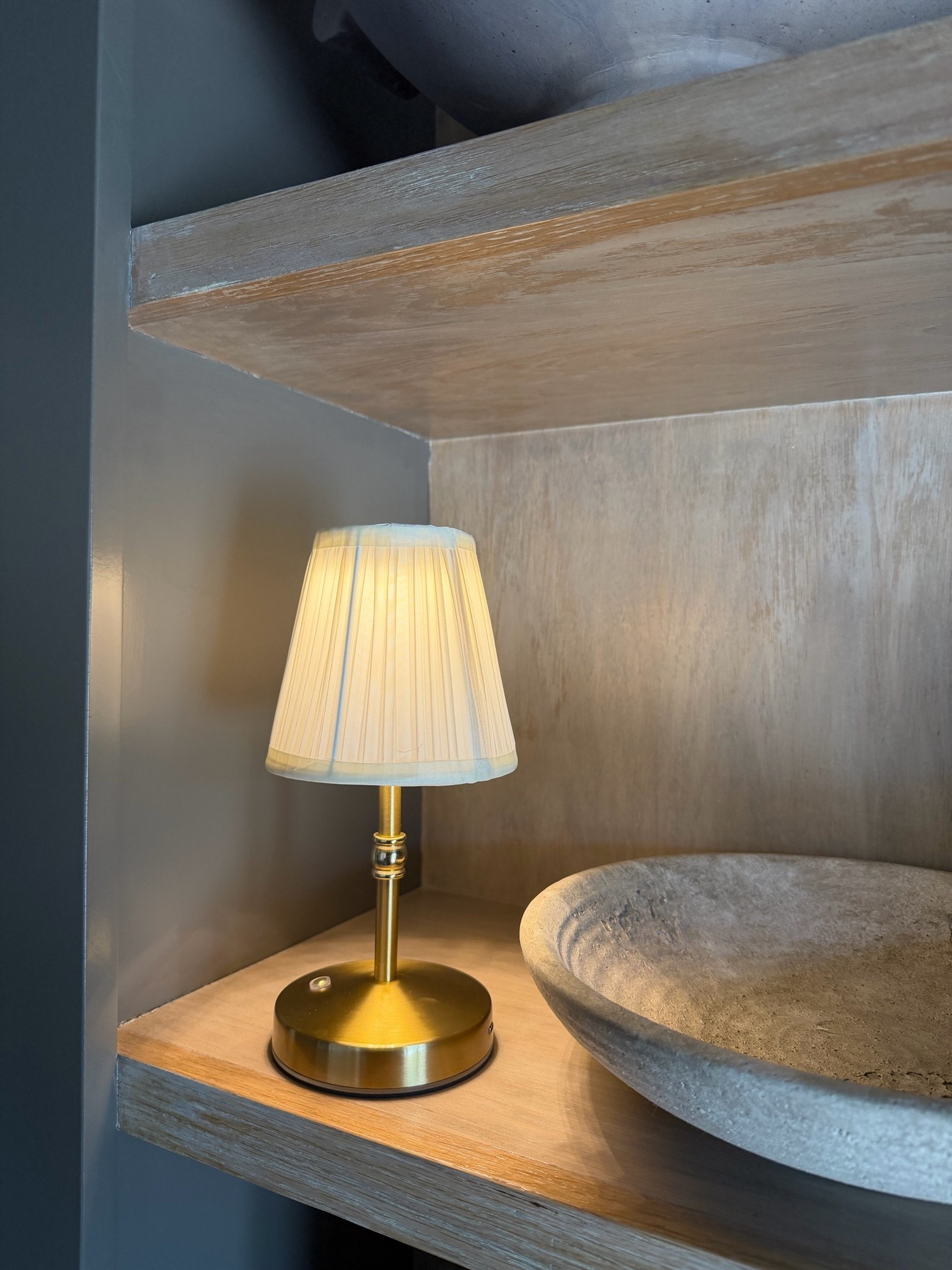 Rechargeable light that looks chic and expensive 🫶🏻