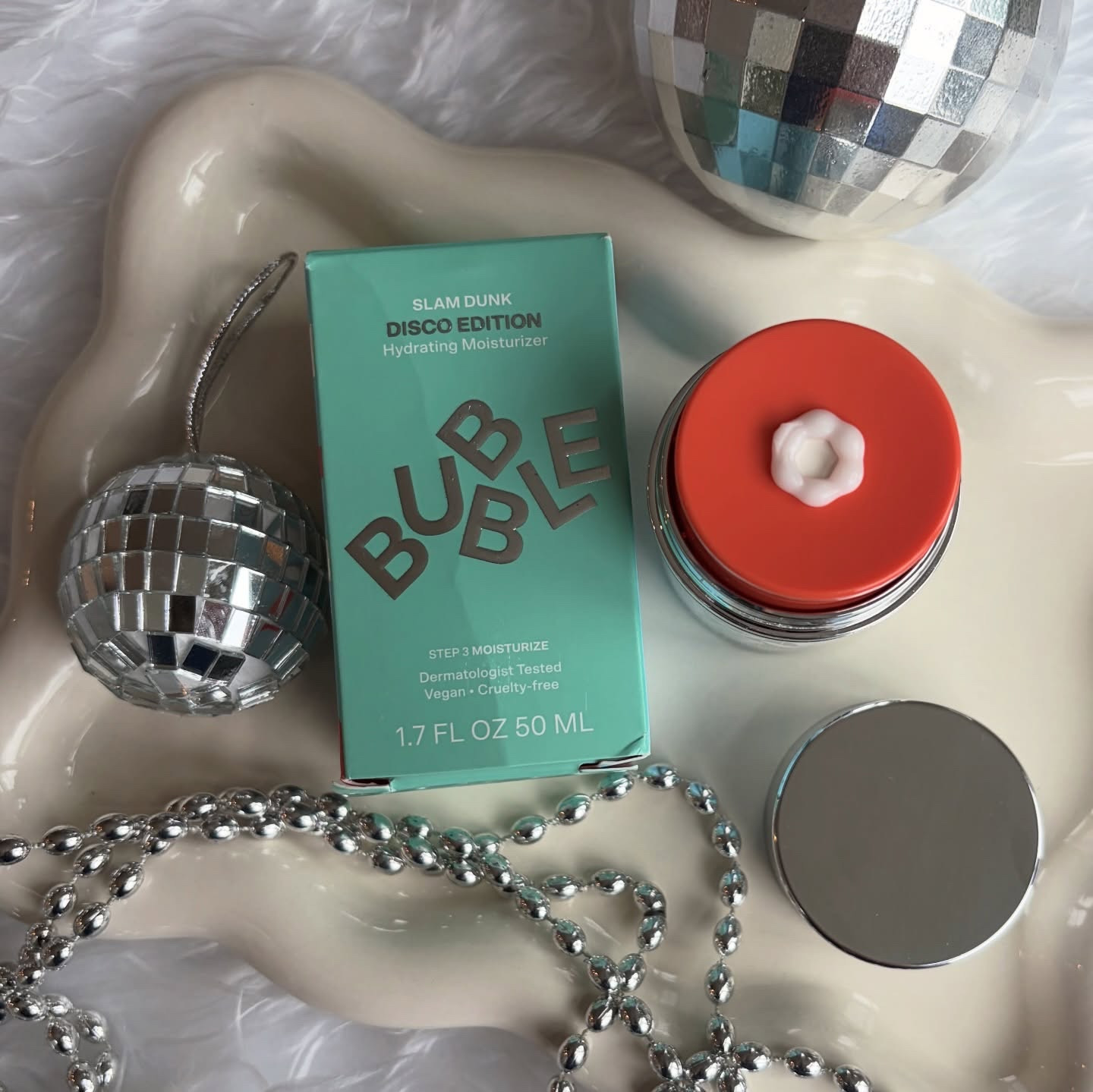 Ringing in the New Year in style! This limited edition Disco Slam Dunk moisturizer is exclusively available at Ulta for a limited time! 🪩✨

@bubble 
@bubbleinsiders 
@ultabeauty 

#bubbleskincare #bubbleambassador #ultabeauty #NYE #disco