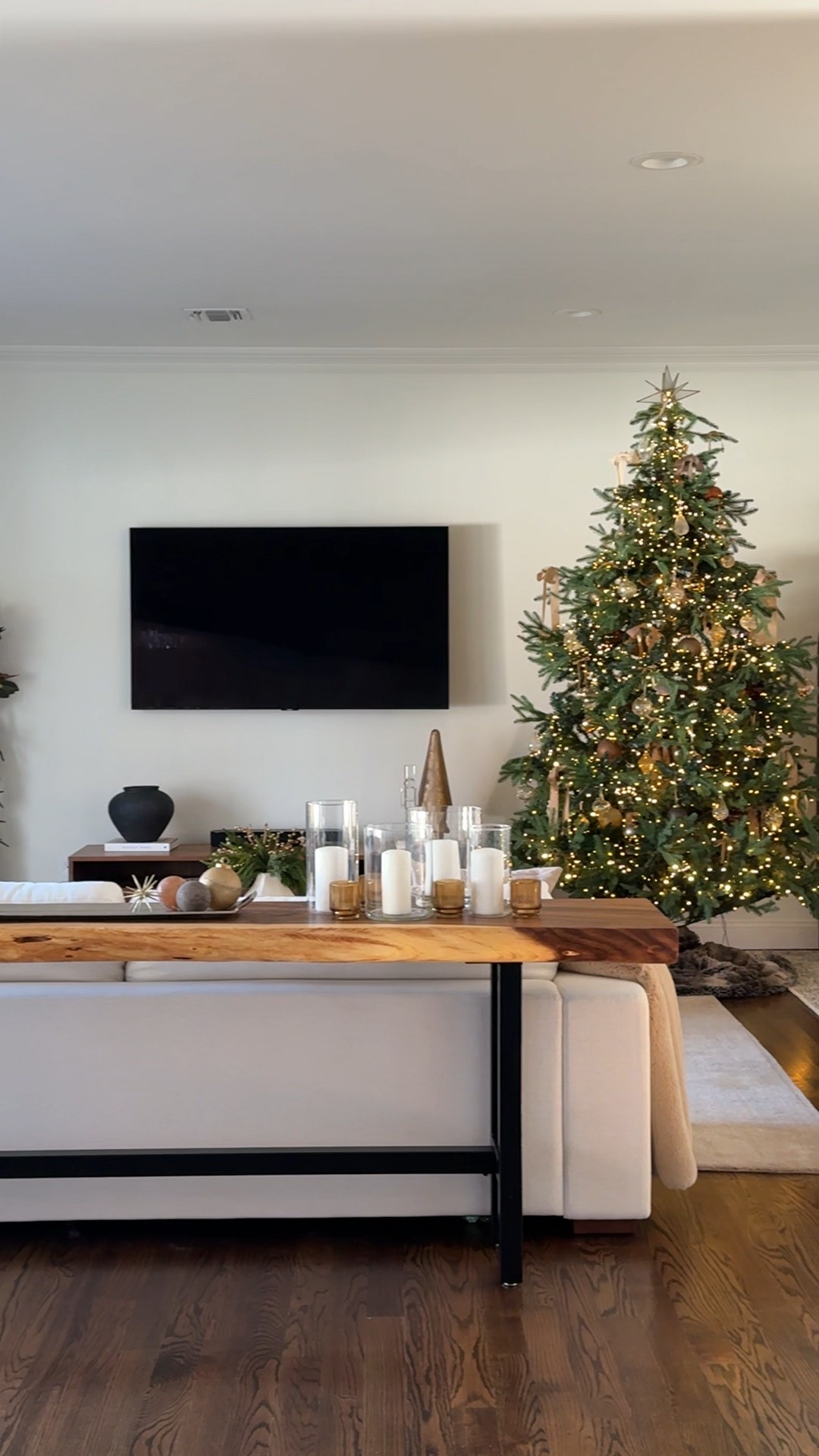 Holiday mode turned on❤️

#christmastree #livingroom #holiday #decoratinginspo

#LTKmomlife #LTKHome #LTKHoliday