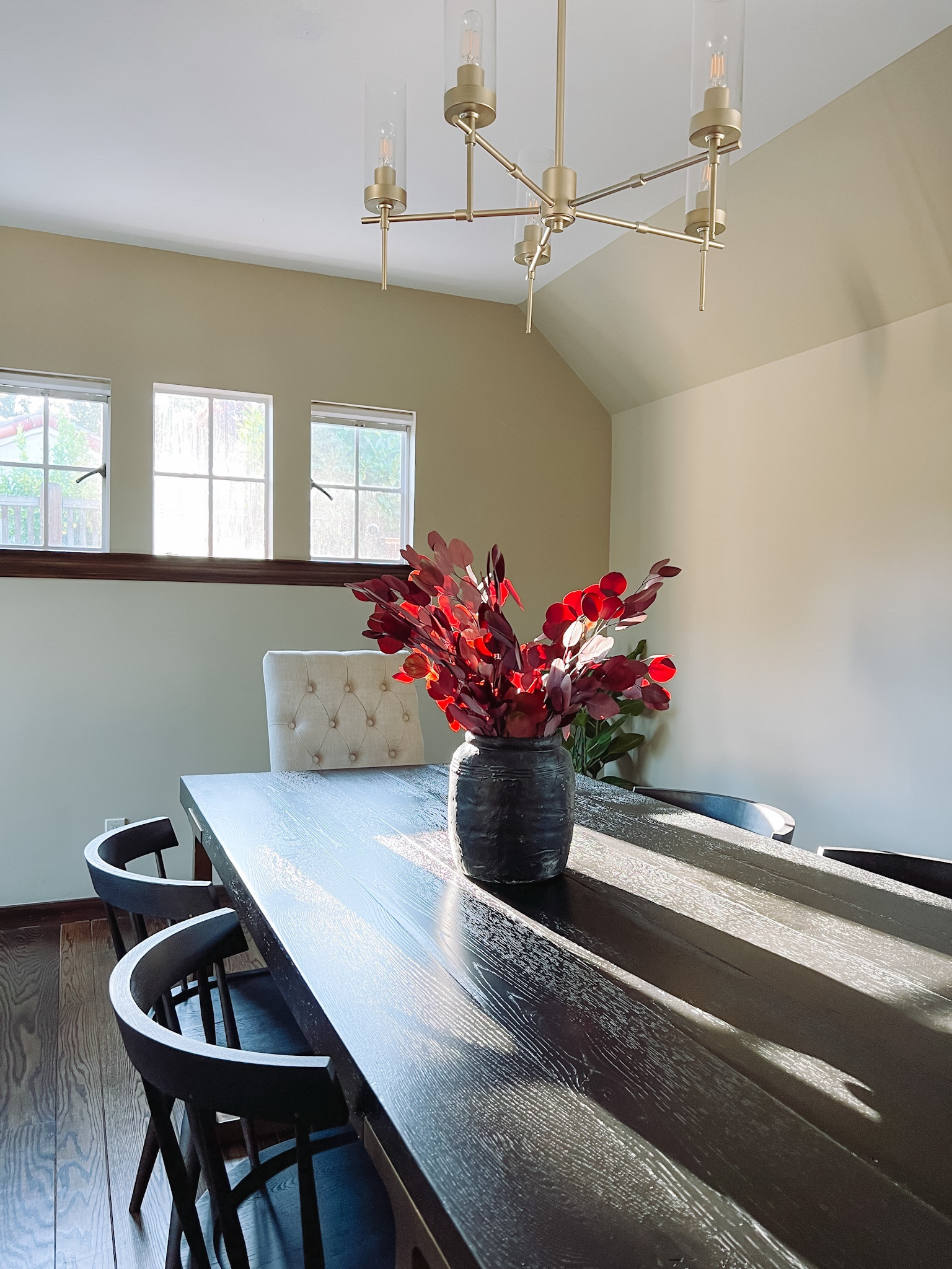 Moody fall dining room vibes

Fall decor, neutral home decor, dining room style, dining room decor 

#LTKSeasonal #LTKhome