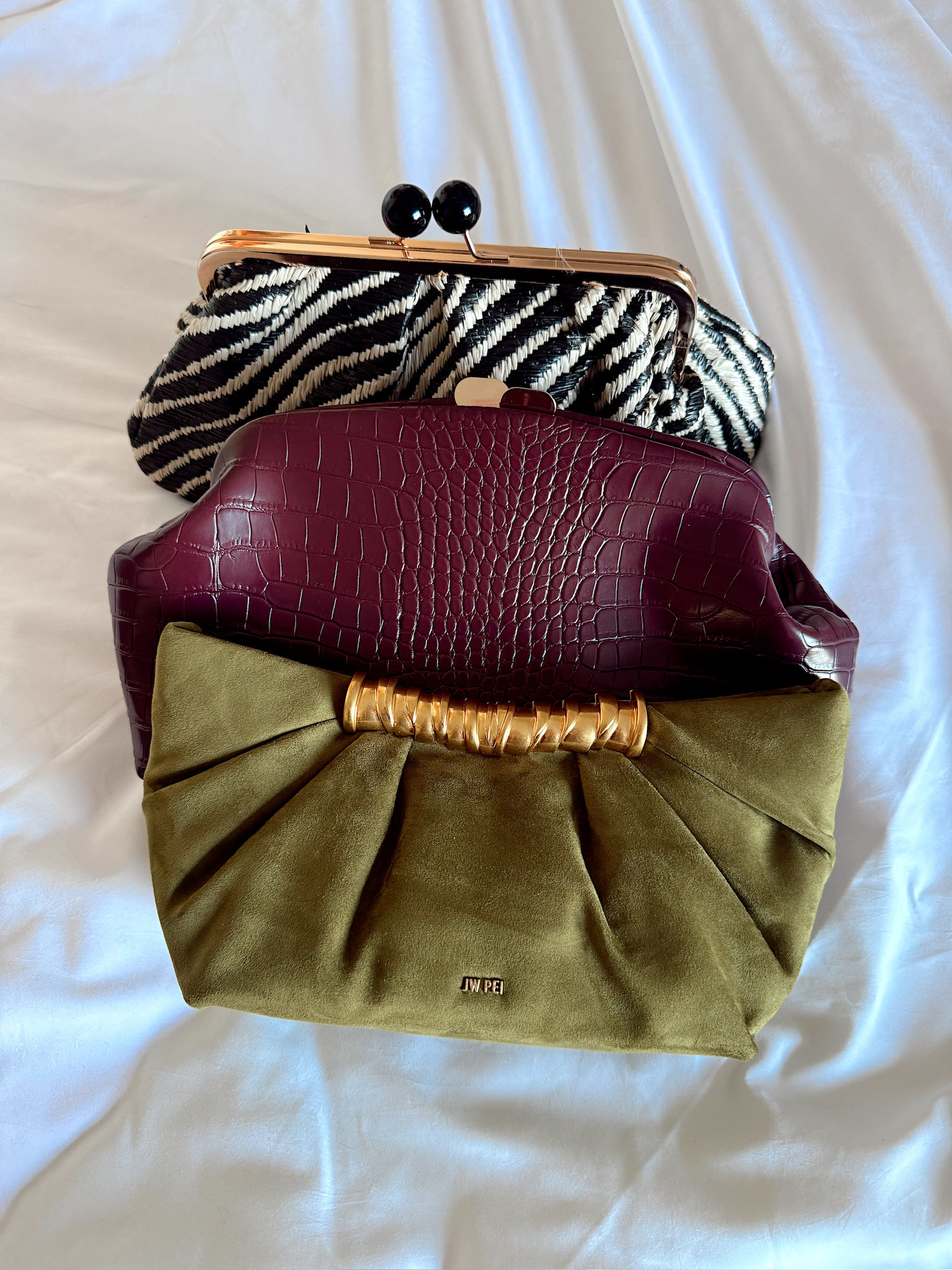 Amazon has the CUTEST bags right now!🤎 Love all the different colors + textures for fall!




fall fashion, Amazon bags, Amazon fashion, fall handbags, fall accessories, clutch bag, Amazon finds, fall outfit accessories, stylenright, shelli enright 

 #LTKootd #LTKSeasonal