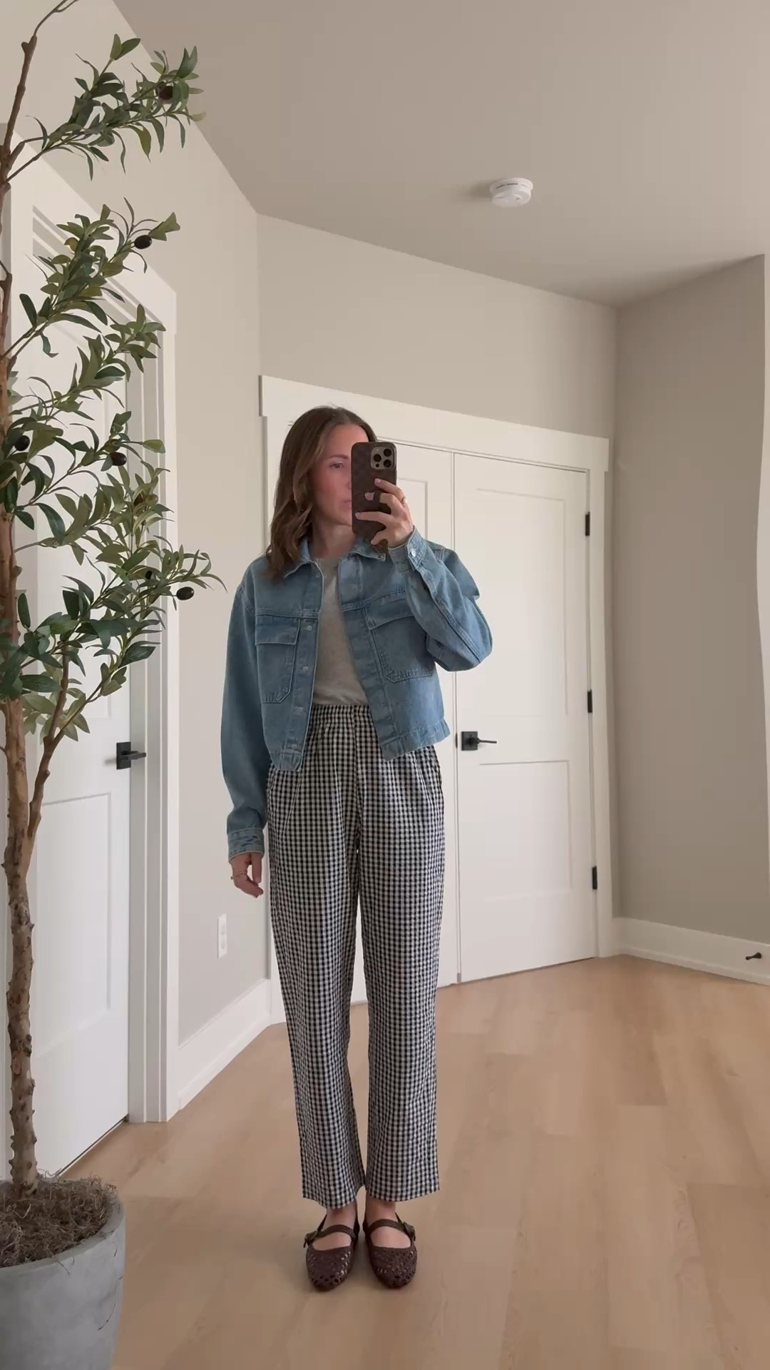 Teacher outfit idea 🍎 I’ve styled these Amazon pants so many ways! They are comfortable and perfect for spring!

Teacher outfit idea, classroom style, outfit idea, pull on pants, Amazon find, target style 