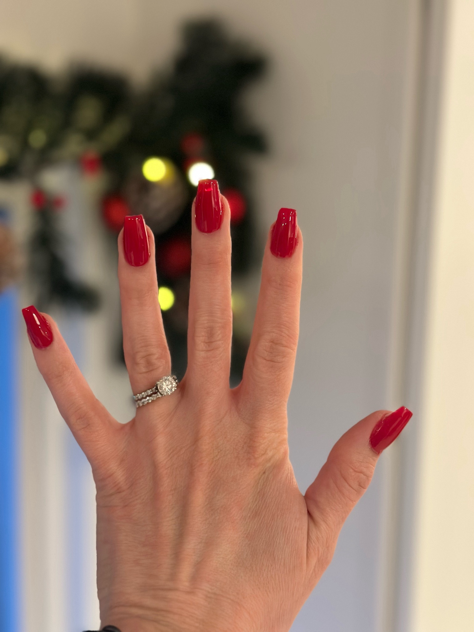 Christmas nails, winter nails, red nails, gel nails, diy nails, Amazon, at home nails 

#LTKstyletip #LTKHoliday #LTKbeauty