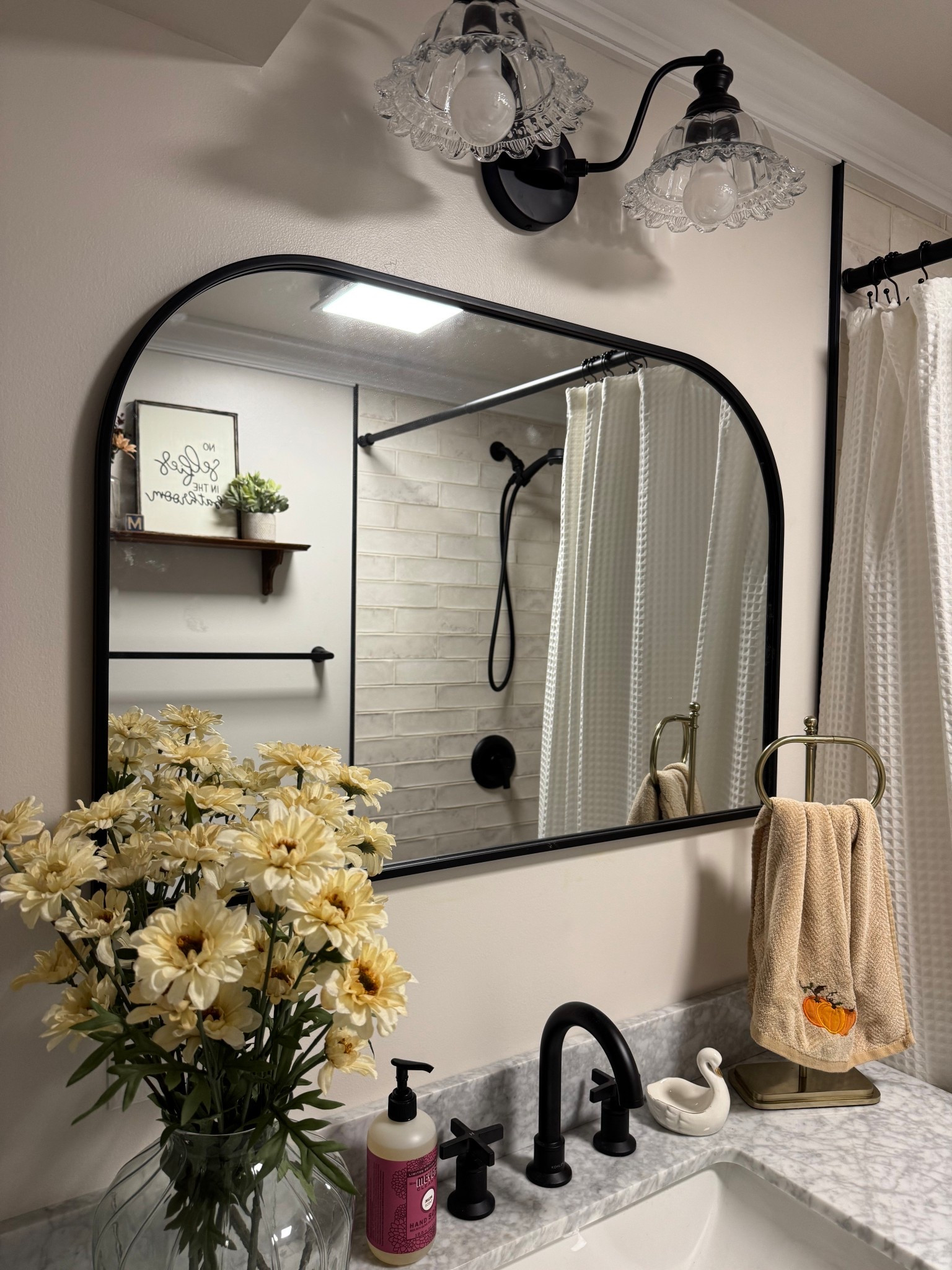 Big GORGEOUS mirror 

#LTKHome #LTKStyleTip