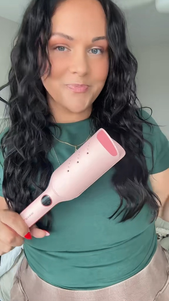 Add volume to your hair with the wavy talk    #hairtools

#LTKgrwm
