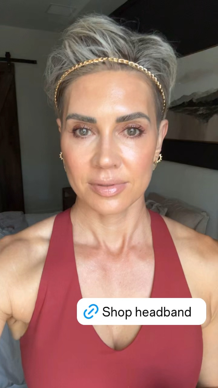 Cute headband comes in a pack of two (gold and silver). 

#LTKFindsUnder50 #LTKBeauty #LTKStyleTip