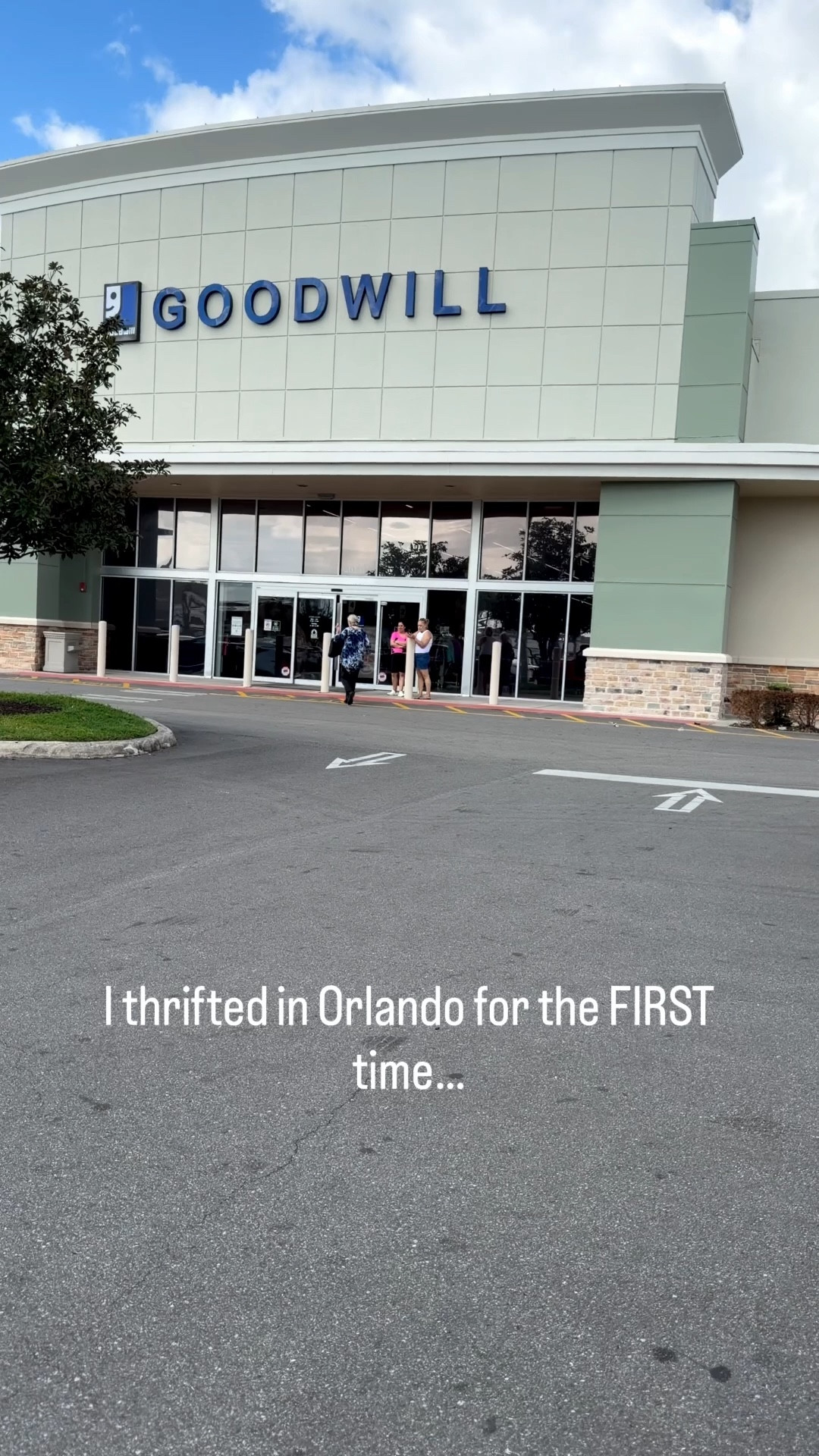 A thrift stop I almost skipped… turned into one of my best finds ever 🦋✨

After 30 years of coming to Orlando, I finally walked into a Goodwill—and found Lenox Butterfly Meadow china (brand new!!) that’s been on my Christmas wish list for years.

Plus a vintage McCoy pitcher, a fully stocked picnic basket, and the sweetest original artwork 🤍

Sharing similar pieces + my favorite collected home finds here!

#LTKHome #LTKFinds #ThriftedHome #LenoxChina #ButterflyMeadow #VintageStyle #CollectedHome #GoodwillFinds #SouthernHome #SpringDecor 

#LTKHome #LTKdayinmylife #LTKOver40