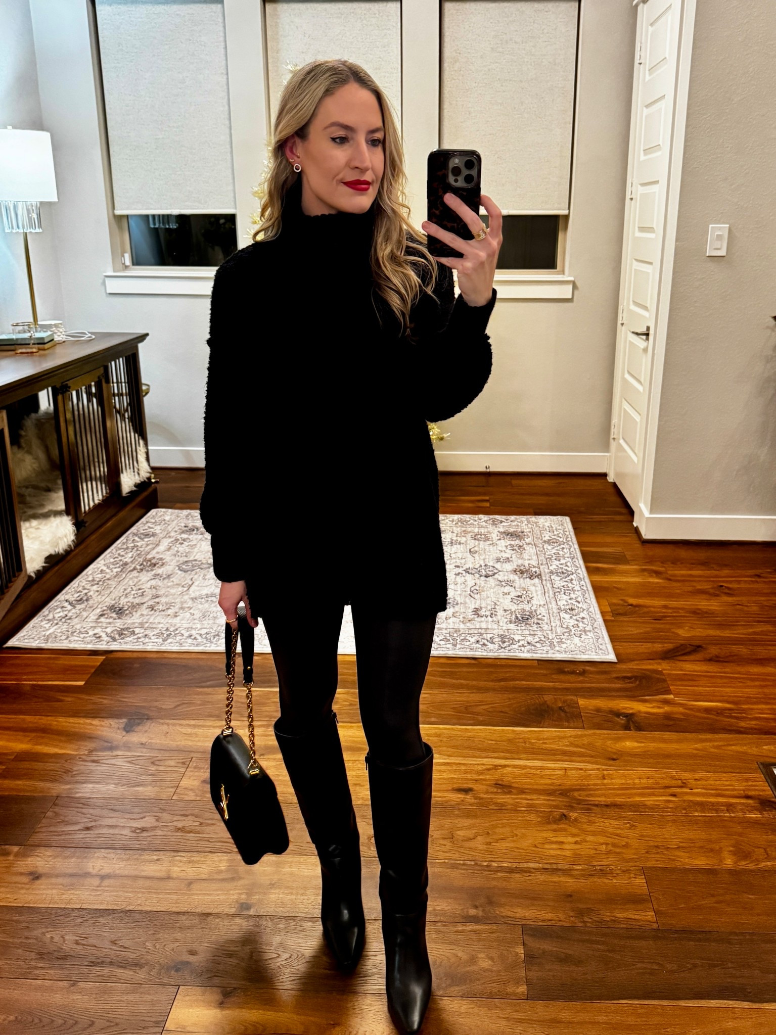 Winter Outfit ⛄️

#everypiecefits

Dinner outfit 
Date night
Brunch outfit 
Leather leggings 
Faux leather leggings 
Vegan leather 
Boots
Booties
Tall boots 
Tunic
Turtleneck 

#LTKSaleAlert #LTKootd #LTKOver40