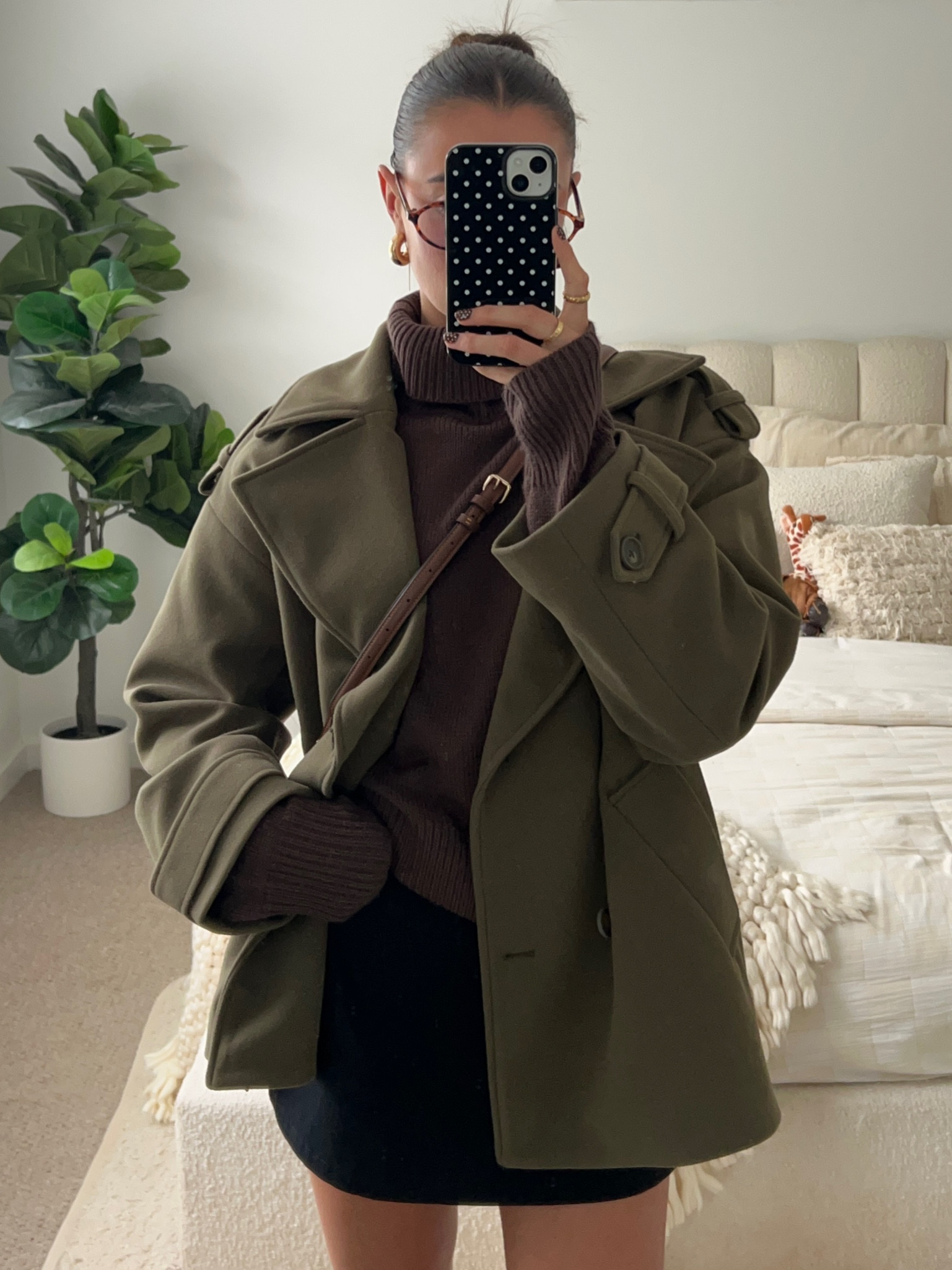 - Nakd fashion ‘oversized short coat Khaki green’
- Universal store ‘Cosy turtleneck knit jumper brown’