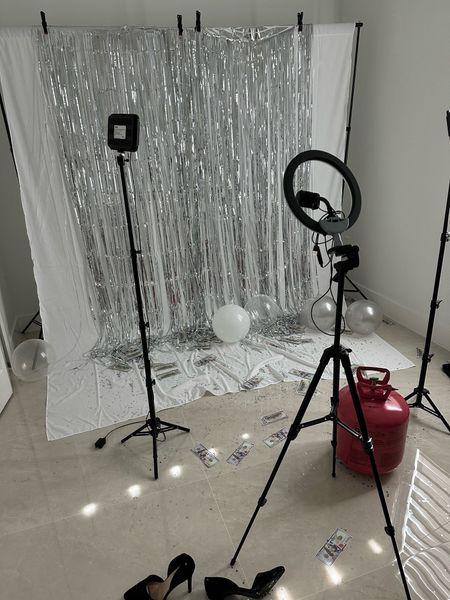 Studio at home set up from Amazon 📸🎞️ #homemusthave #photography

#LTKparties #LTKhome #LTKfindsunder100