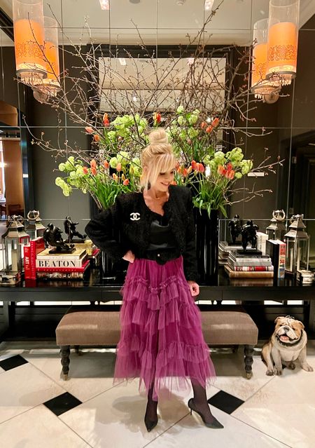 London Calling, especially High Tea 🫖 What a treat! 

Our afternoon tea The Mirror Room in London @rosewoodlondon was a huge highlight! Even included a little Dom Pérignon 🍾 Swipe for a teatime cheers with my
Honey! True Story: I have a cup of tea every afternoon! 

And I loved this outfit!
Shop this Style 
🖤Link in Bio
💜Comment Link 
🖤Send me a DM

#london #tea #teatime #rosewoodhotel #england #hightea #tulle #tulleskirt #champage #domperignon #champagne #yummy #lovetea #chicstyle #elegant #LTKUnder50 #afternoontea #rosewoodlondon #cheers #chanel #couples #aesthetic #tweed #aesthetics #spring #art 


#LTKFind #LTKeurope #LTKstyletip