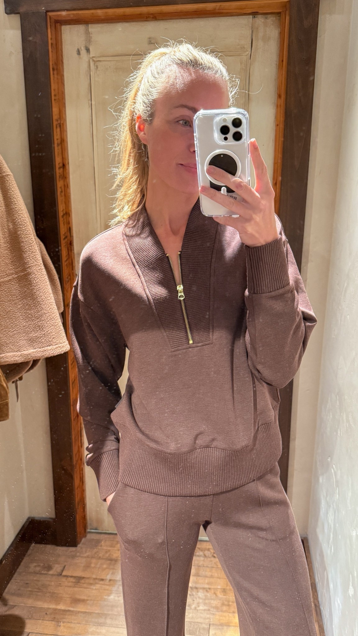 Forgive the lighting in this dressing room (!) but this set is a true brown. Both are forgiving so take your smaller size for a closer fit. Wearing XS half zip, S pants.

Varley, Varley fall, fall athleisure, fall travel outfit, fall casual 

#LTKSeasonal