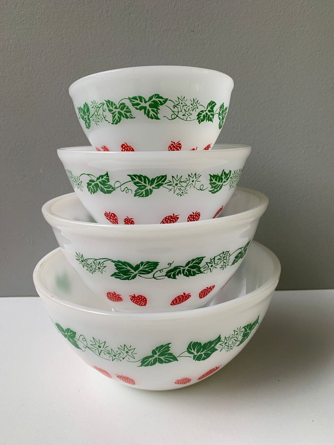 Vintage Pyrex Agee Strawberry nesting bowls | Etsy (US)