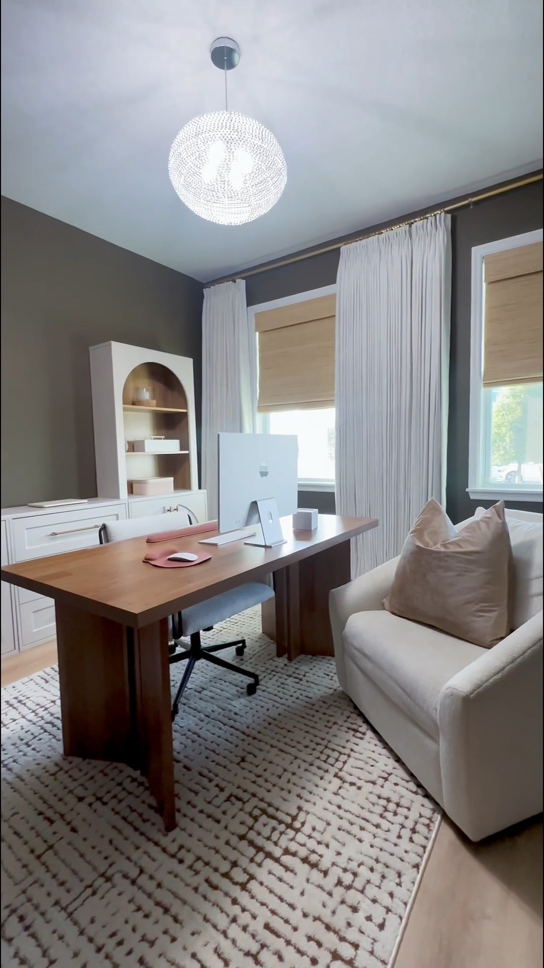 A work from home space that feels pretty and productive ❤️



Home refresh 
Home decor
Faux floral balls
Home refresh 
Modern home decor

#LTKHome