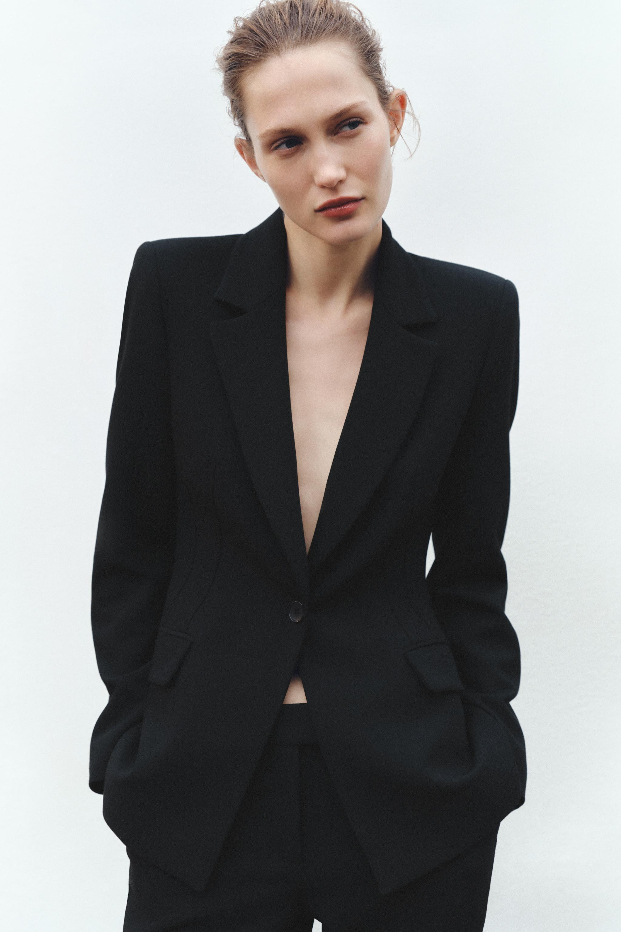 Blazer featuring a lapel collar and long sleeves with padded shoulders. Front flap pockets. Singl... | Zara UK