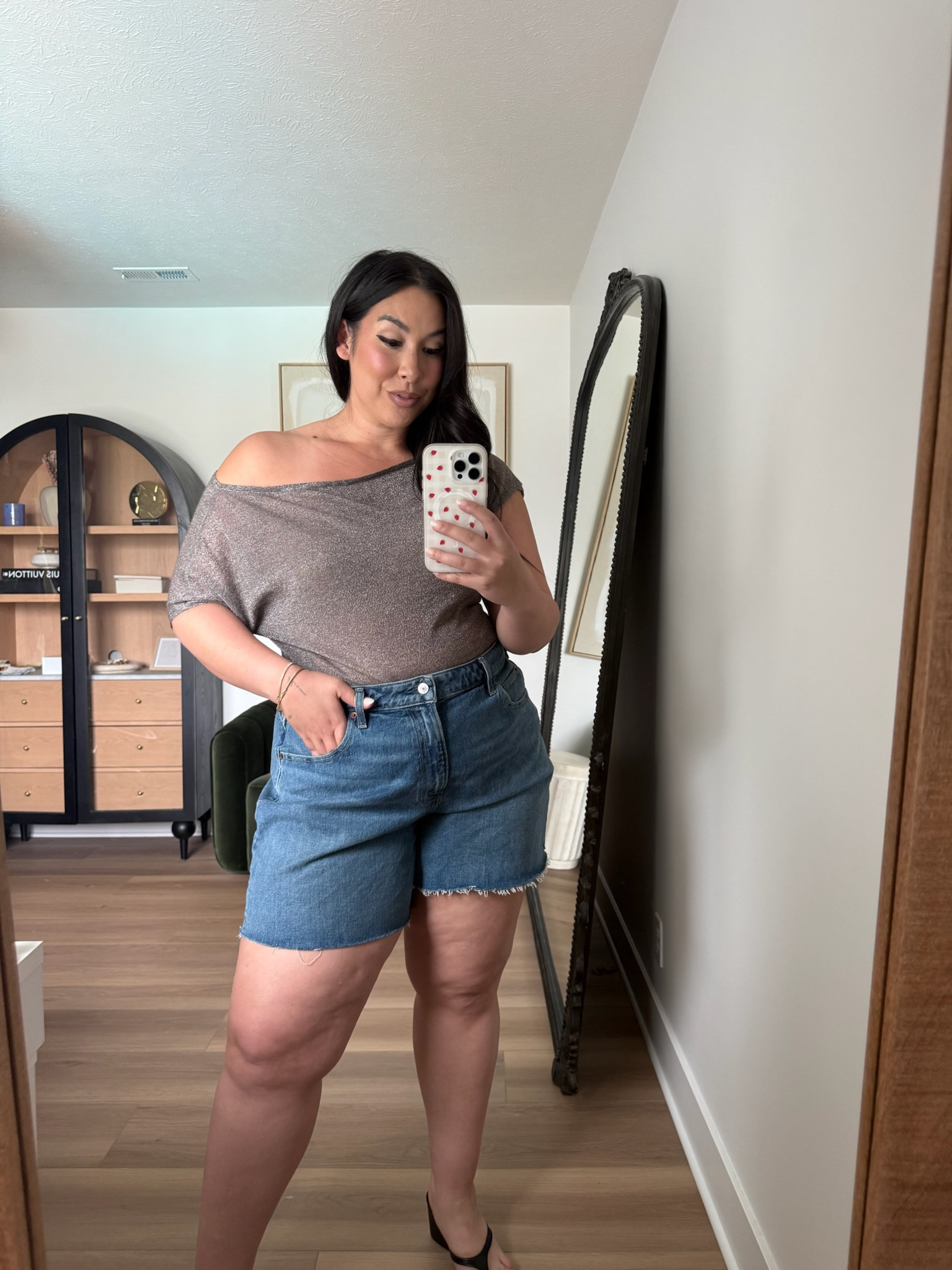Midsize spring casual outfit! Use code afweekend for 20-40% off!
-
-
-
Spring outfit inspo, affordable fashion, abercrombie fashion, abercrombie new arrivals, denim shorts, shimmer top, abercrombie outfit

#LTKootd #LTKMidsize