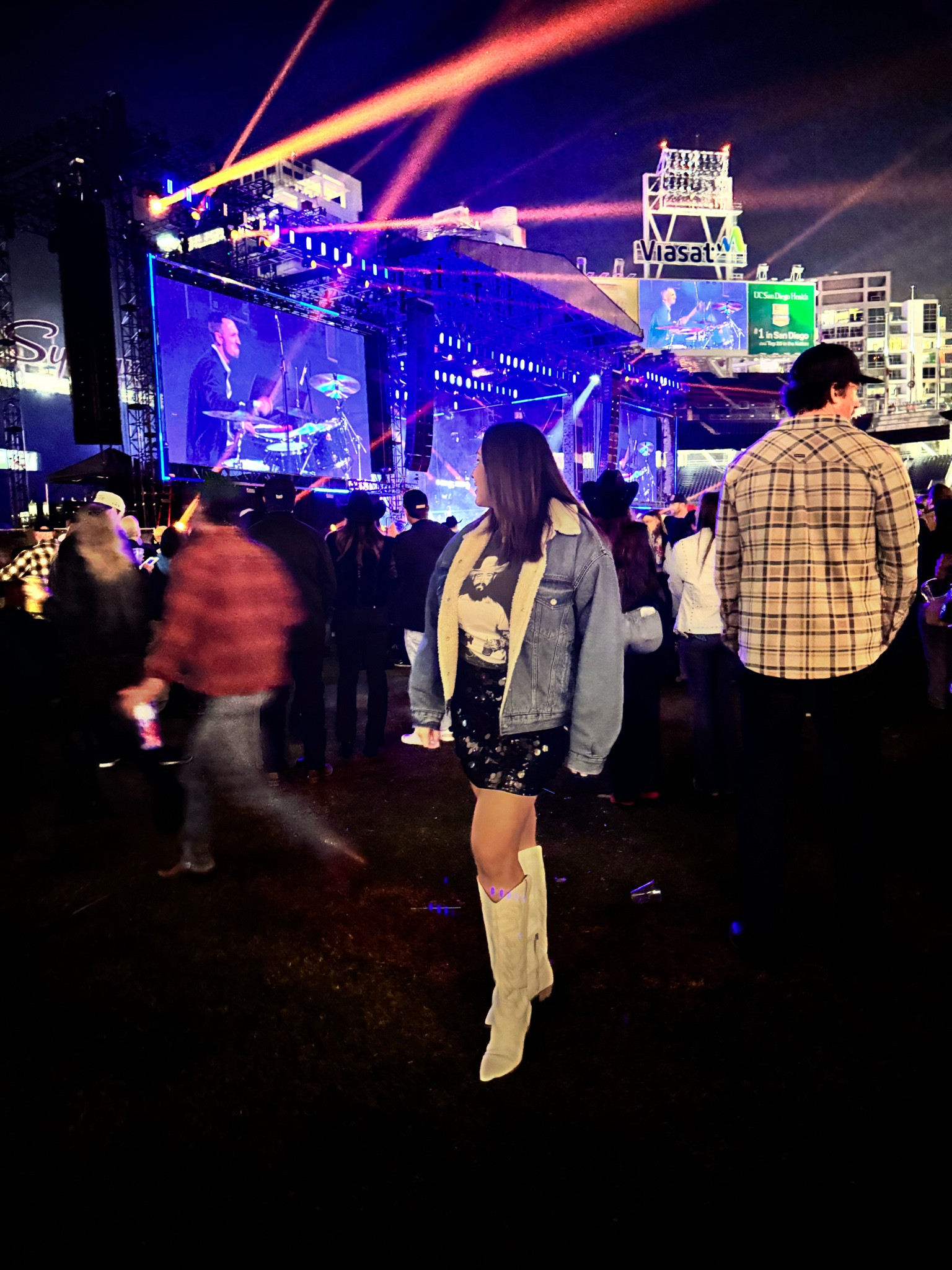 Post Malone Concert outfit 



Country concert, post Malone, outfit, skirt, cowboy boots 

#LTKWatchNow #LTKShoeCrush #LTKU