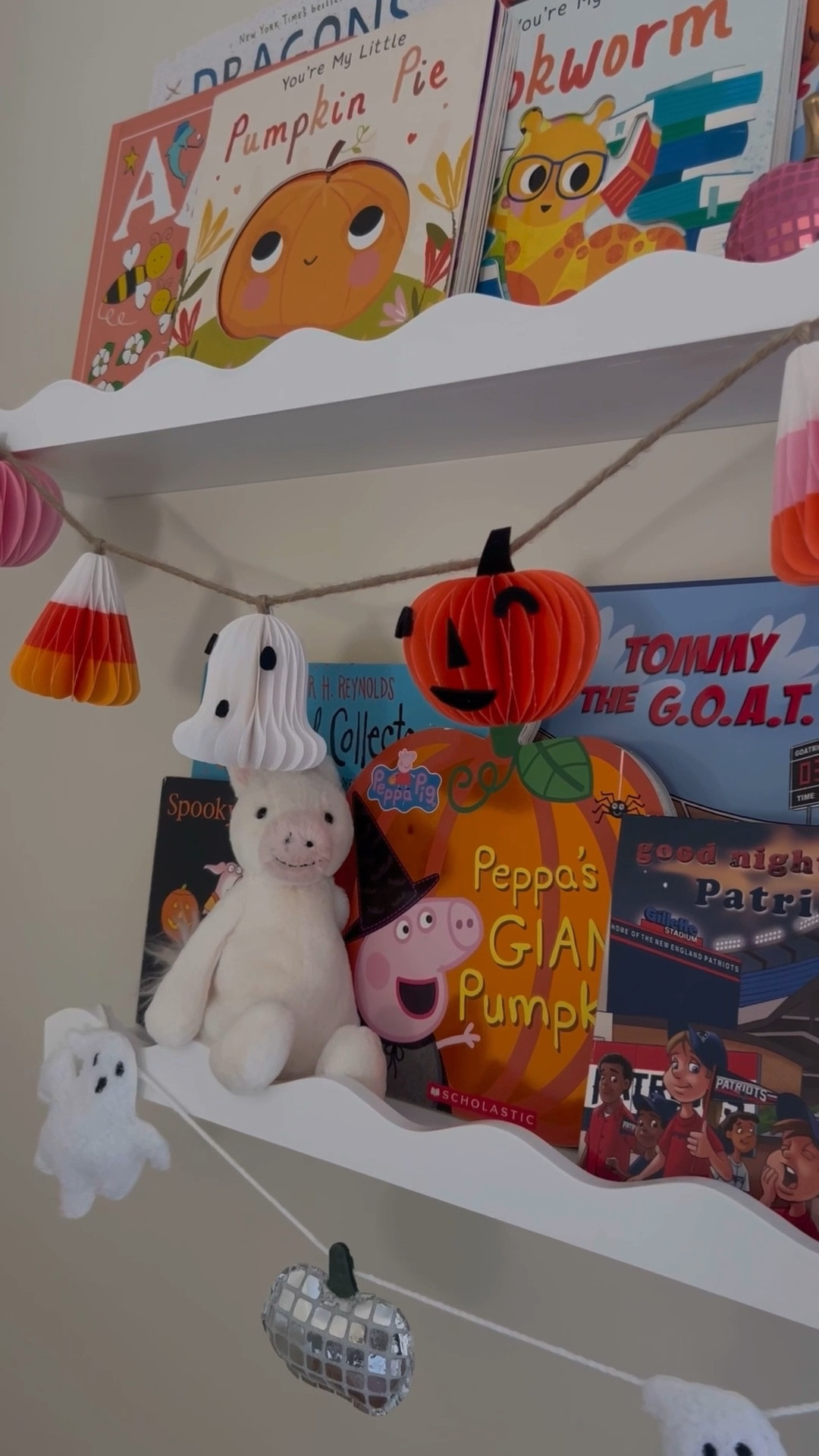 Georgia’s spooky bookshelves 👻🎀🎃 linked the cutest Halloween garlands 

#LTKSeasonal #LTKKids #LTKHalloween