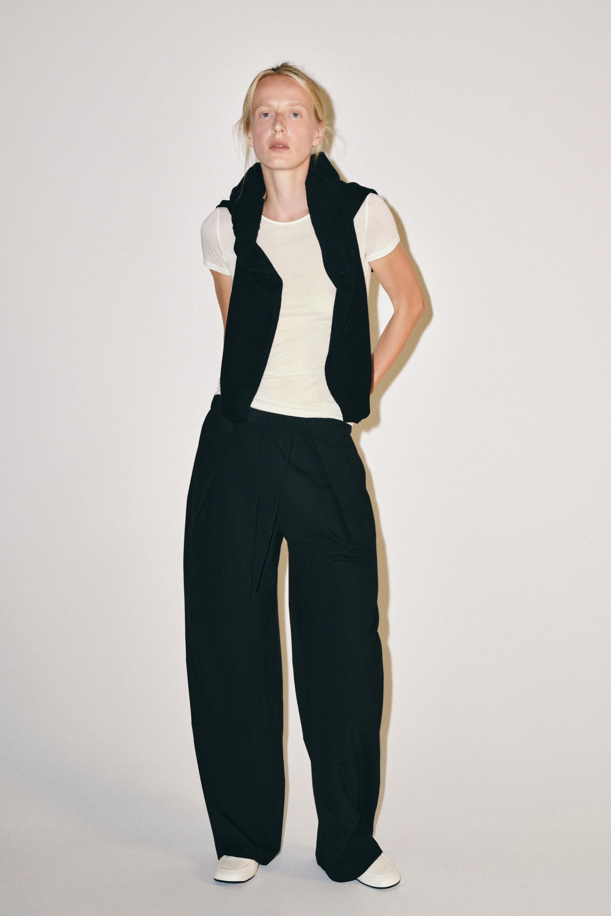 ZARA WOMAN COLLECTIONTrousers made from a viscose blend yarn. Featuring a mid-waist rise, an adju... | Zara UK