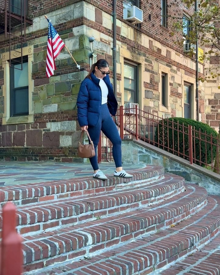 Layering my @fabletics since the mornings have been so chilly 🍂🍁🍂

The blue set is soooo cute, and as per my daughter, “oh so sparkly 🤗🤗
Wearing the essential puffer and the seamless high waisted lured leggings. Set comes with the low impact seamless lured strapping bra and the seamless lurex jacket (not pictured) 

#FableticsPartner #FABLETICSXKHLOE @fabletics