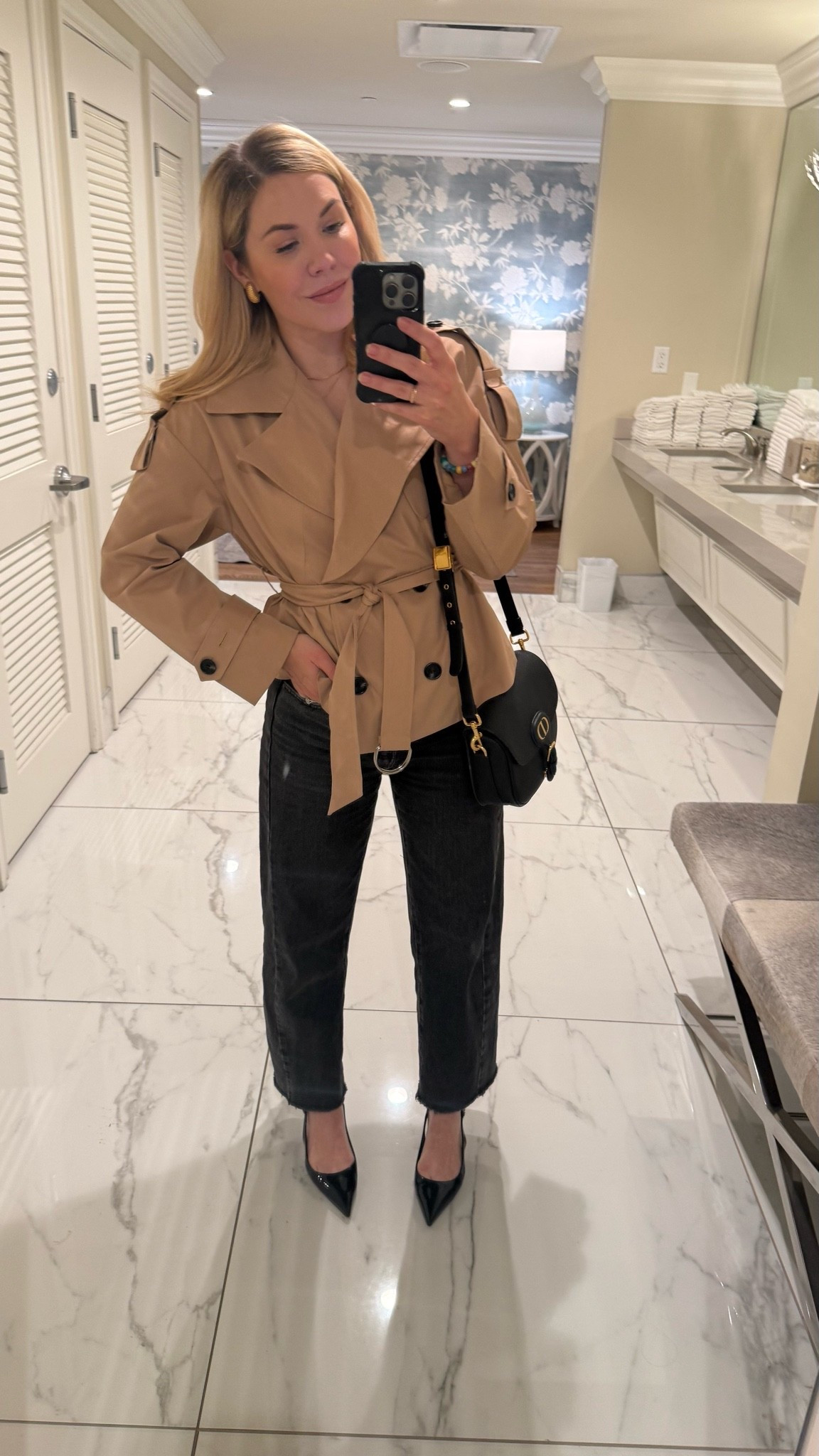 Cropped trenches are trending 🚨 
Trench coat
Fall outfit
Barrel jeans 

#LTKSeasonal

#LTKdayinmylife #LTKootd