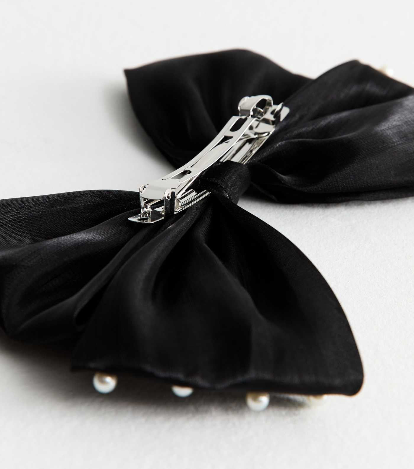 Black Faux Pearl Asymmetric Mesh Bow Hair Clip | New Look | New Look (UK)