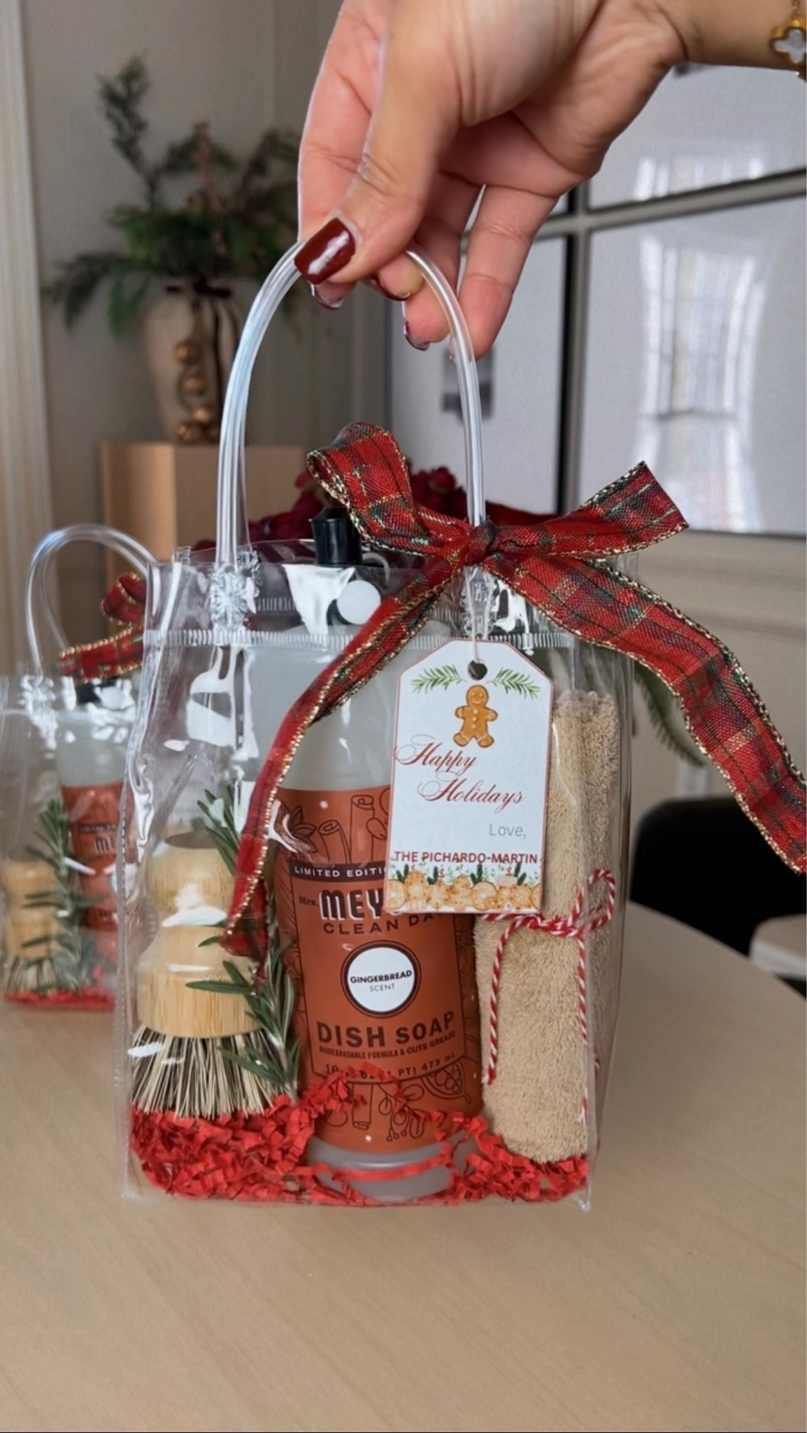 Neighbors Gift Idea…love this idea for neighbors, coworkers, hostess etc…
Includes a Christmas scented dish soap, bamboo brush and a washcloth. 
#giftidea #hostessgift #neighborsgift #christmas #gingerbread #giftguide #amazon

#LTKGiftGuide #LTKHoliday #LTKHome
