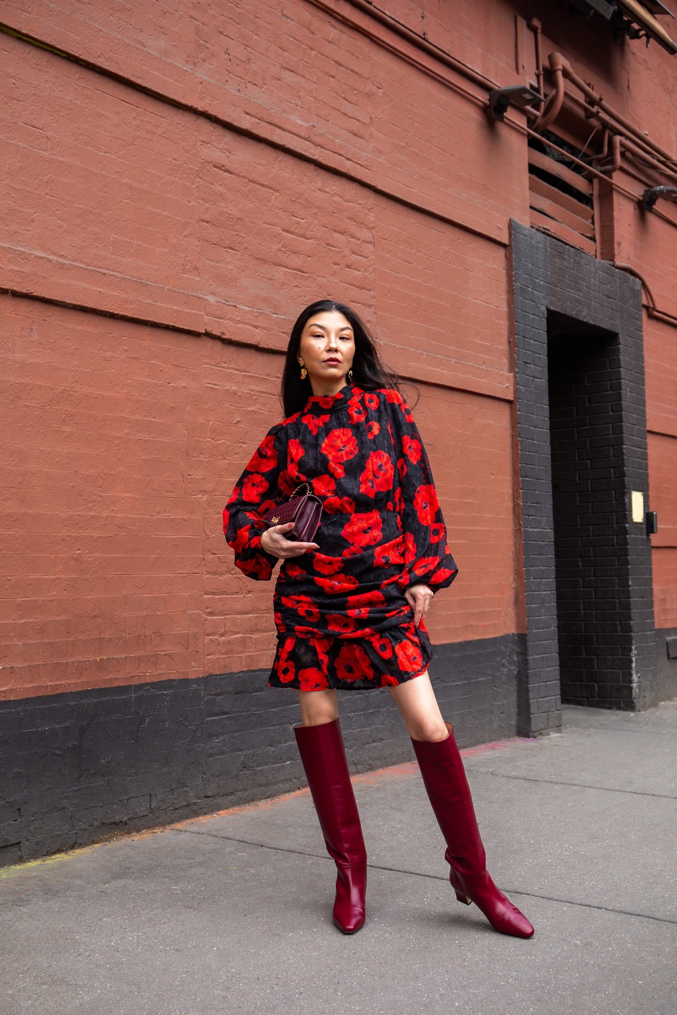 🥀🌺
dress & bag: @vici 
boots: @inez code Suz15Spring25 for 15% off!

#springfashion #streetstyle #floralprint
#floraldress #springstyle



#LTKStyleTip #LTKFindsUnder100 #LTKOver40