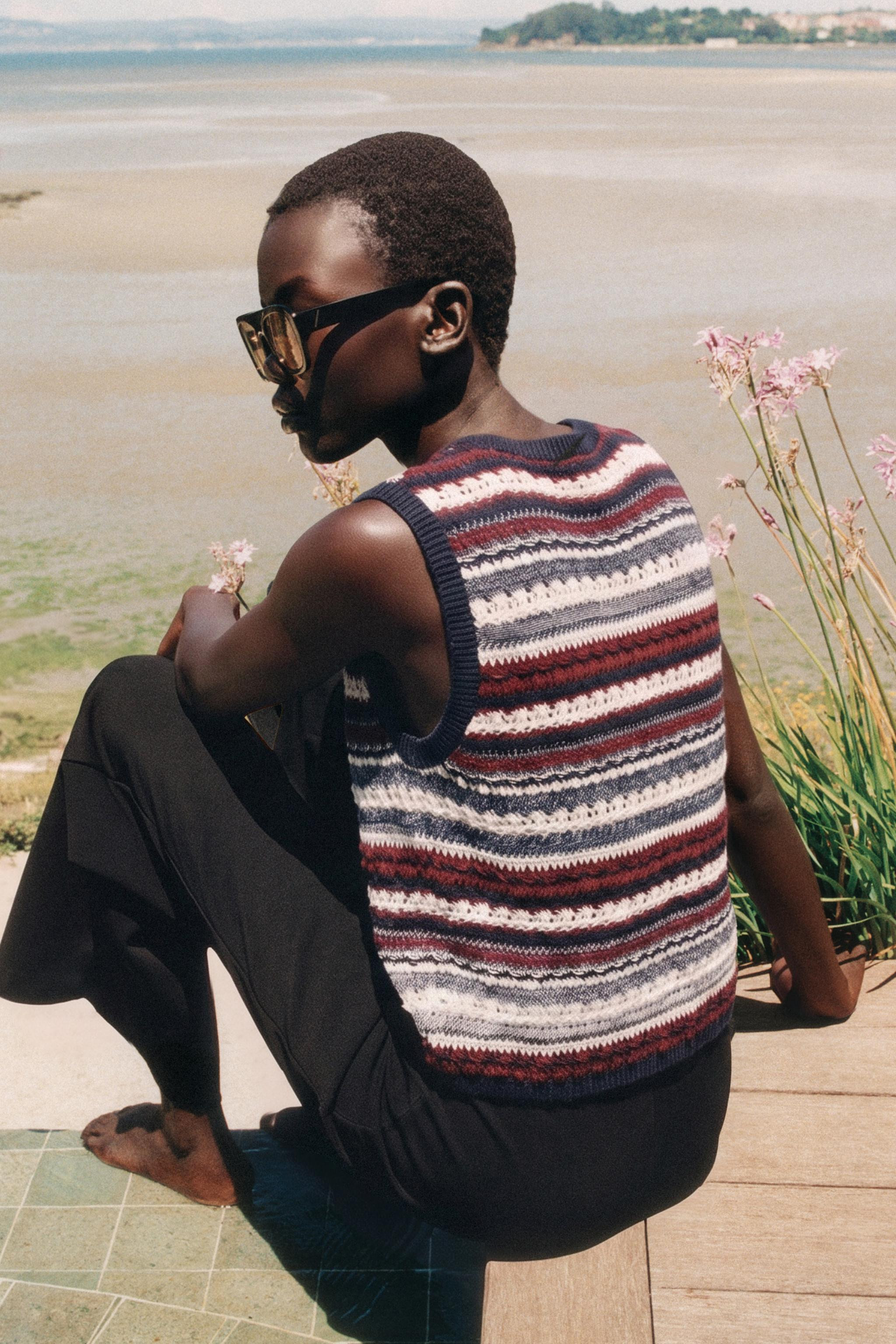 TEXTURED STRIPED KNIT TOP | Zara US