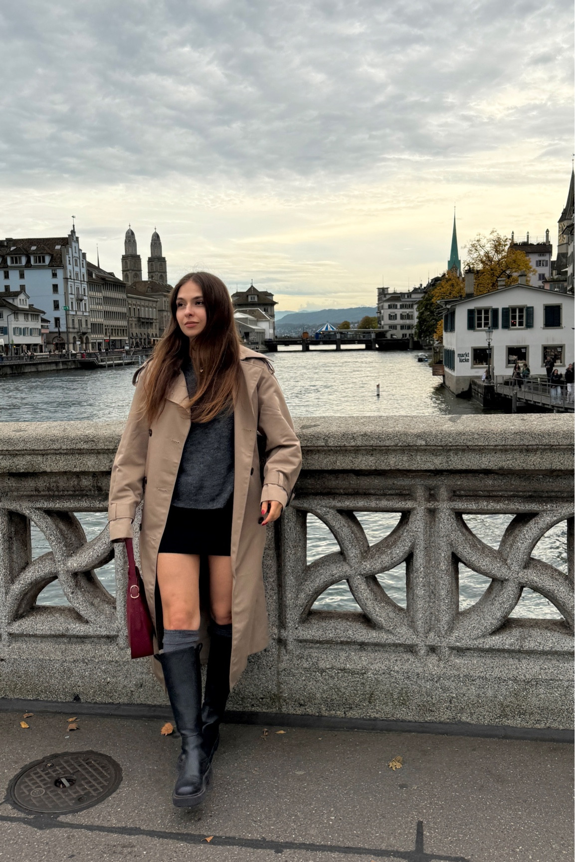 Herbst Outfit - Trenchcoat, Minirock & weinrote Tasche ♥️ 

#LTKautumn #LTKeurope #LTKshoes