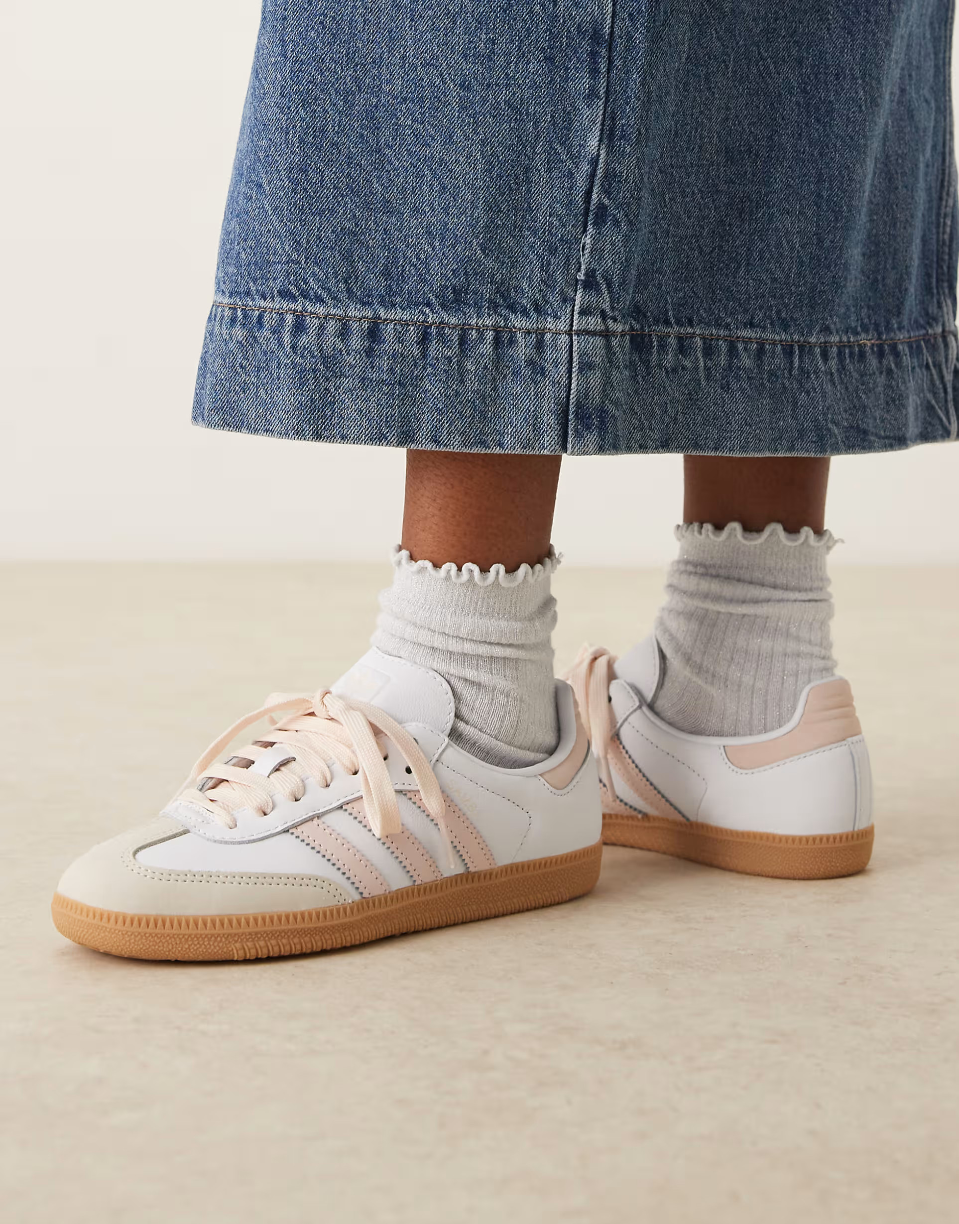 adidas Originals Samba OG sneakers in white and light pink | ASOS | ASOS (Global)