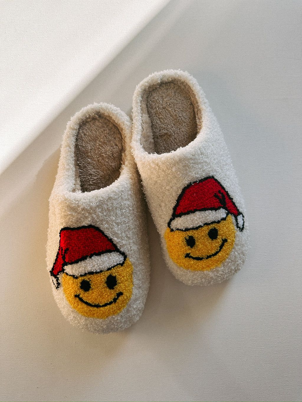santa smiley slippers | Etta+East