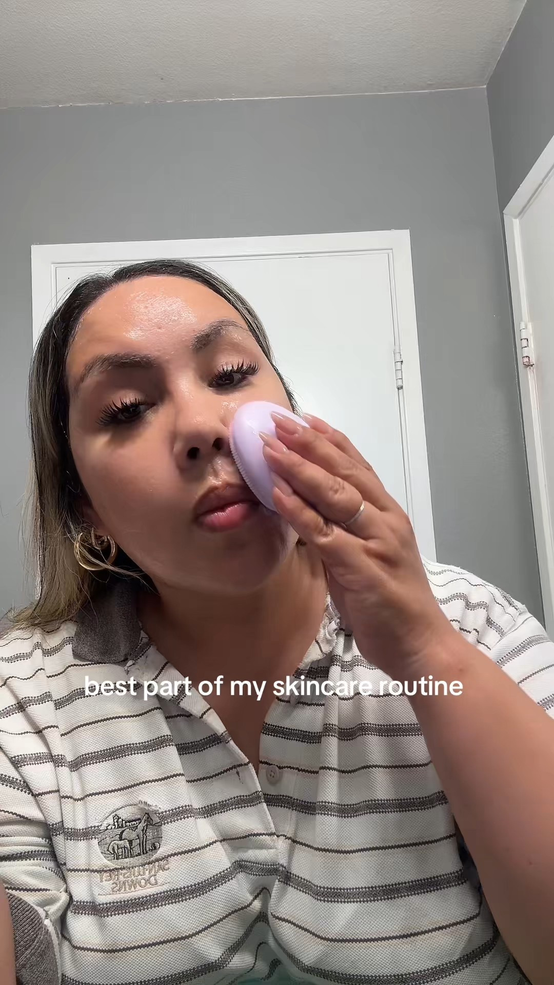 I am obsessed with this little gadget! The silicon vibrating face cleaning device is so relaxing and deep cleans my face without hassle! #skincareroutine #nighttimeroutine #skincare #makeup #selfcare

#LTKBeauty #LTKOver40

#LTKFamily #LTKBeauty #LTKOver40