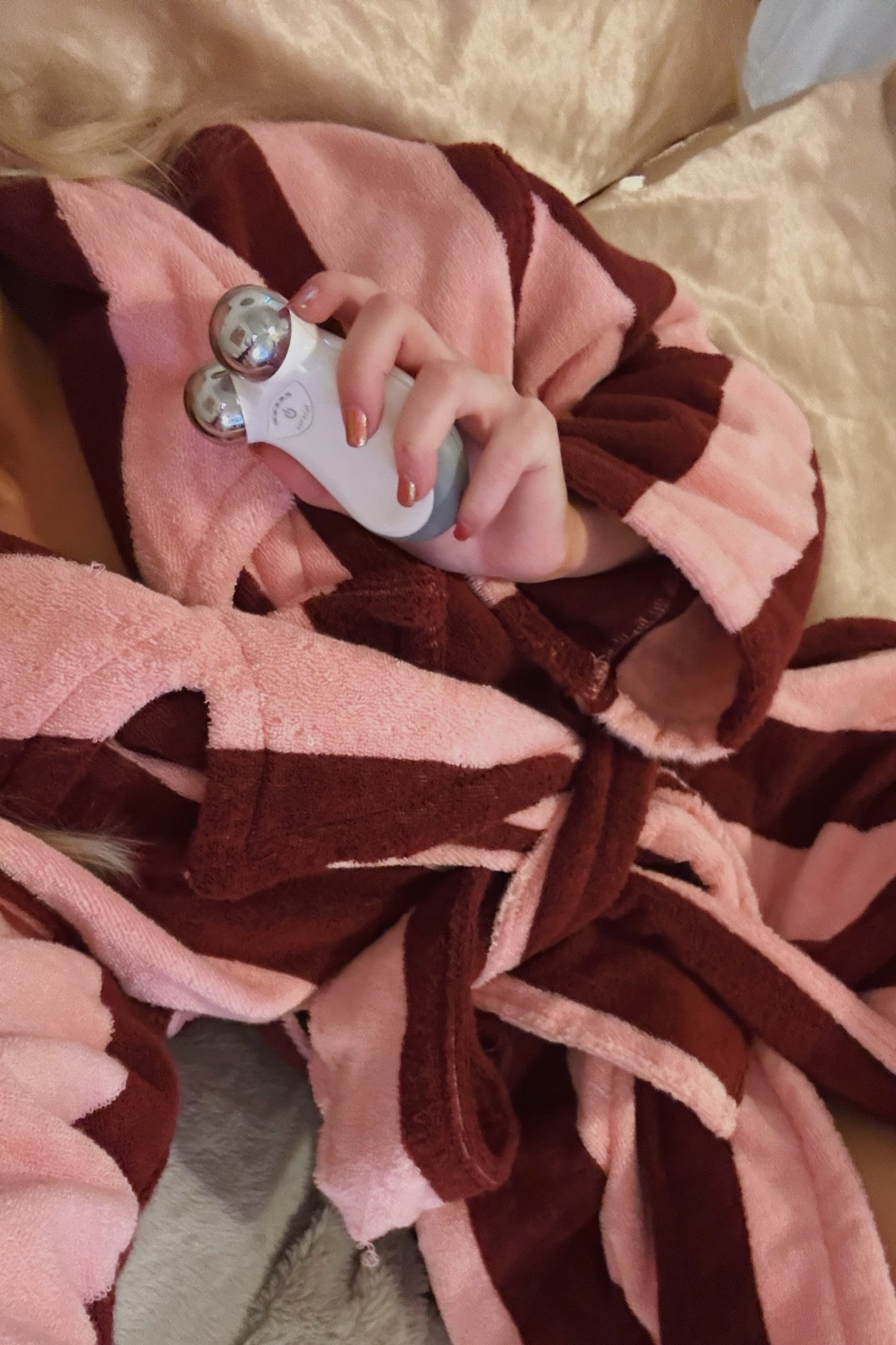 nuface + cozy robe >

#LTKBeauty