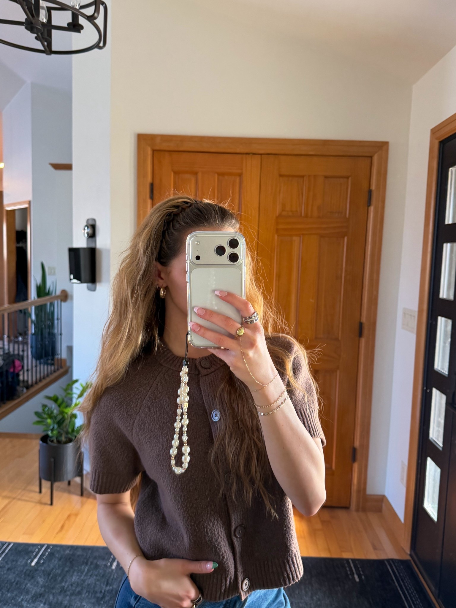 Brown sweater and simple jewelry. A great way to start the week!

#LTKdayinmylife #LTKootd #LTKgrwm