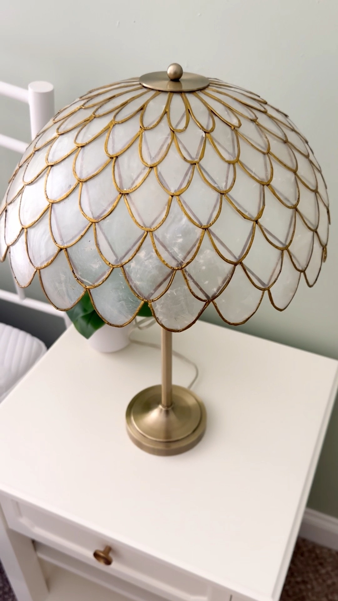 Gold Scallop Capiz Table Lamp
Pottery Barn Teen 

#LTKFallSale #LTKHome #LTKStyleTip