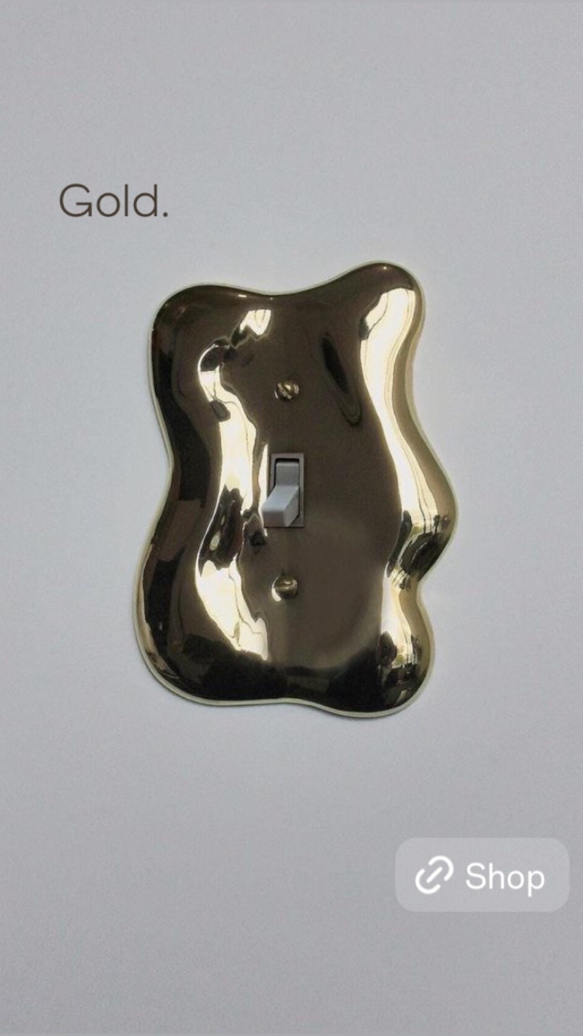 Obsessed with these gold wavy light switch plates 

#LTKStyleTip #LTKHome