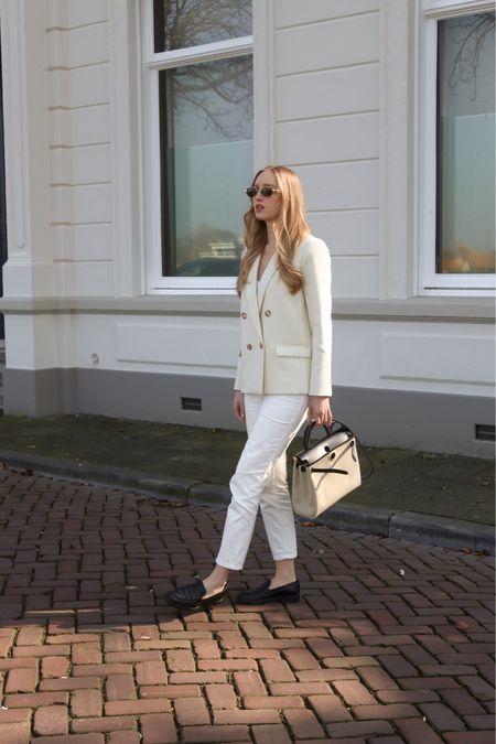 Spring outfit 

Black loafers, white blazer, ecru blazer, spring jacket, white jeans 

#LTKeurope #LTKSeasonal #LTKstyletip