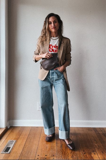 Daily Look 5.21

Sèzane tee, fits TTS, XS. Everlane blazer fits TTS for an oversized fit, wearing the 0. Citizen’s Of Humanity jeans, I sized down 2 sizes to the 23. Madewell flats fit TTS. Abby Alley sling bag. Parker necklace from Sela Designs, code ASHLEYROHR10 for 10% off  

#LTKOver40 #LTKSeasonal