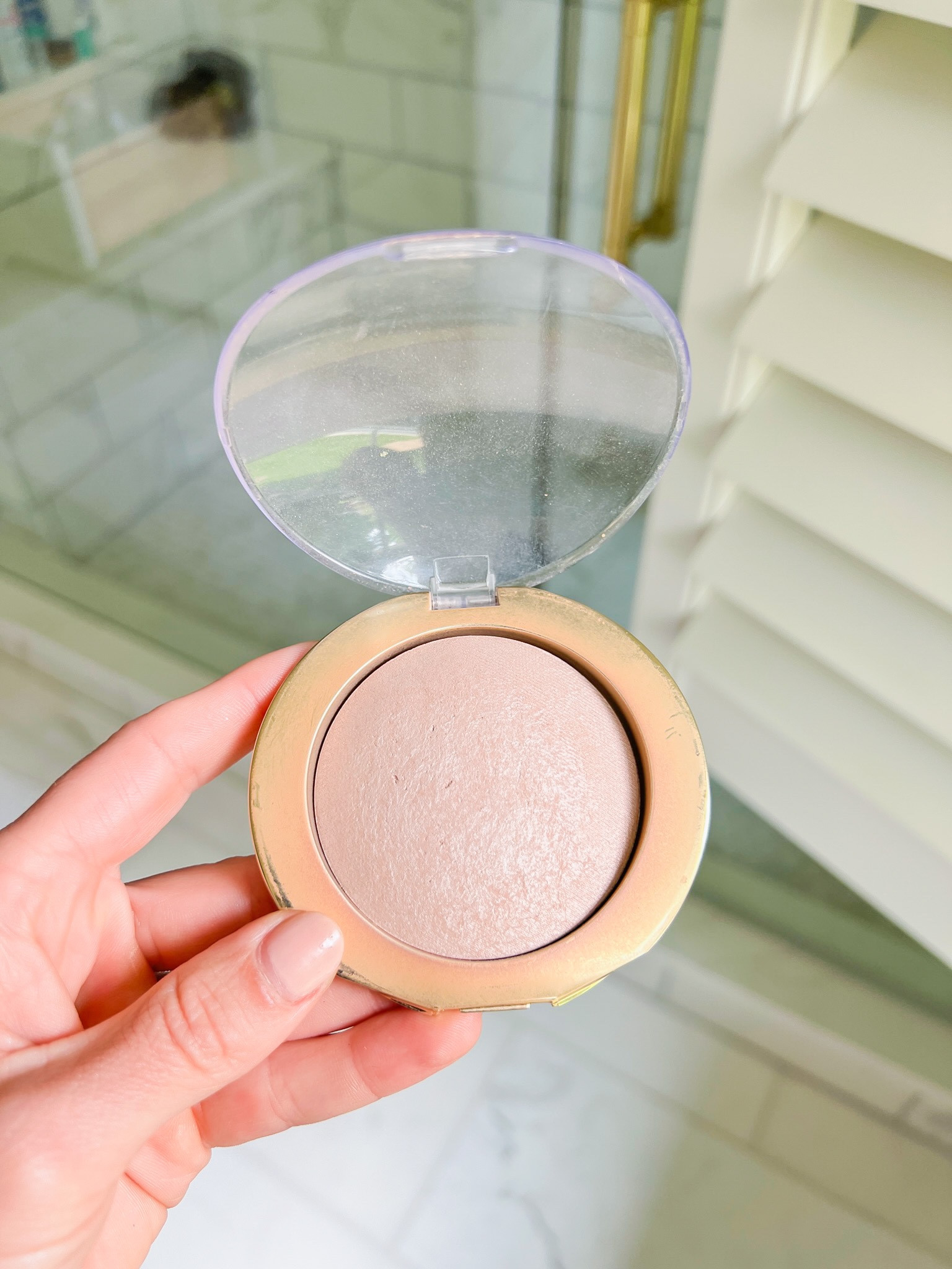 The best setting powder ever. Leaves the most natural glow.

#LTKSeasonal #LTKFind #LTKbeauty