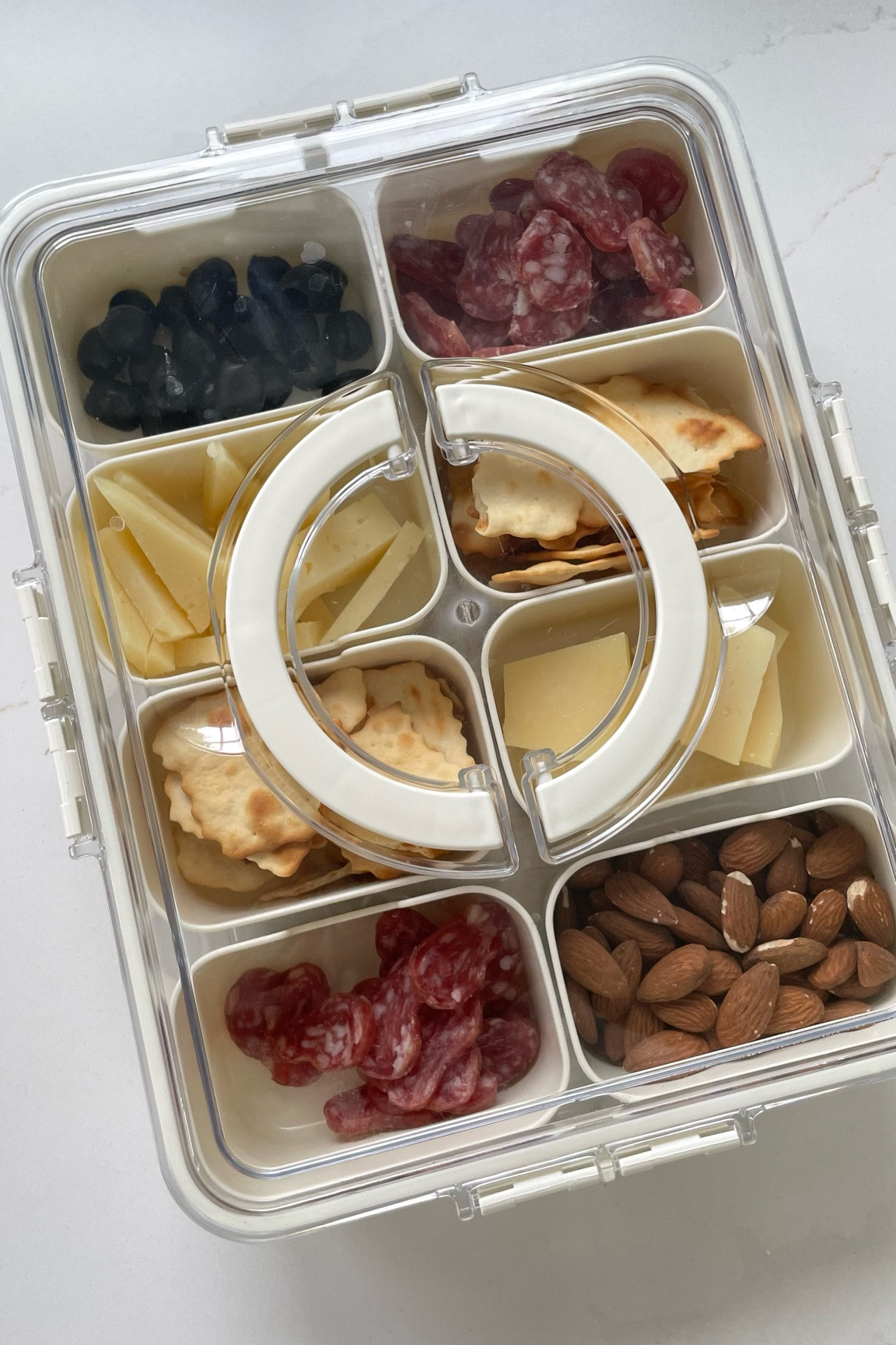 Ihr liebt dieses praktische Tablett für unterwegs genau so sehr wie ich! Diese Woche war es schon zwei mal im Einsatz: beim Kitafest und beim Familientreffen für‘s EM schauen - mit Snacks in schwarz, rot und gelb 🇩🇪

#LTKsummer #LTKhome #LTKdeutschland