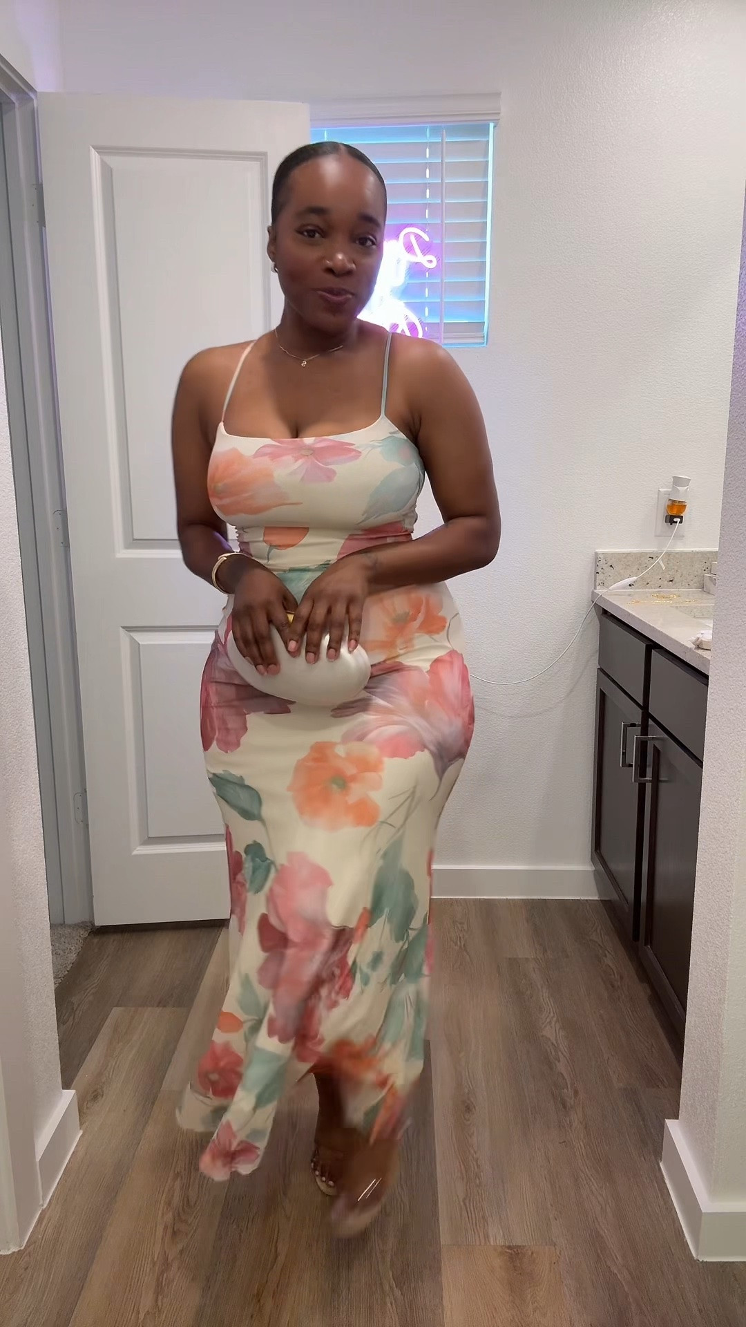 Floral maxi dress styled for a soft feminine Sunday look 🌸 Perfect for brunch, vacation dinners, spring events, and midsize date-night style.

#FloralMaxiDress #SpringStyle #VacationOutfit #MidsizeFashion

#LTKMidsize #LTKSeasonal #LTKU