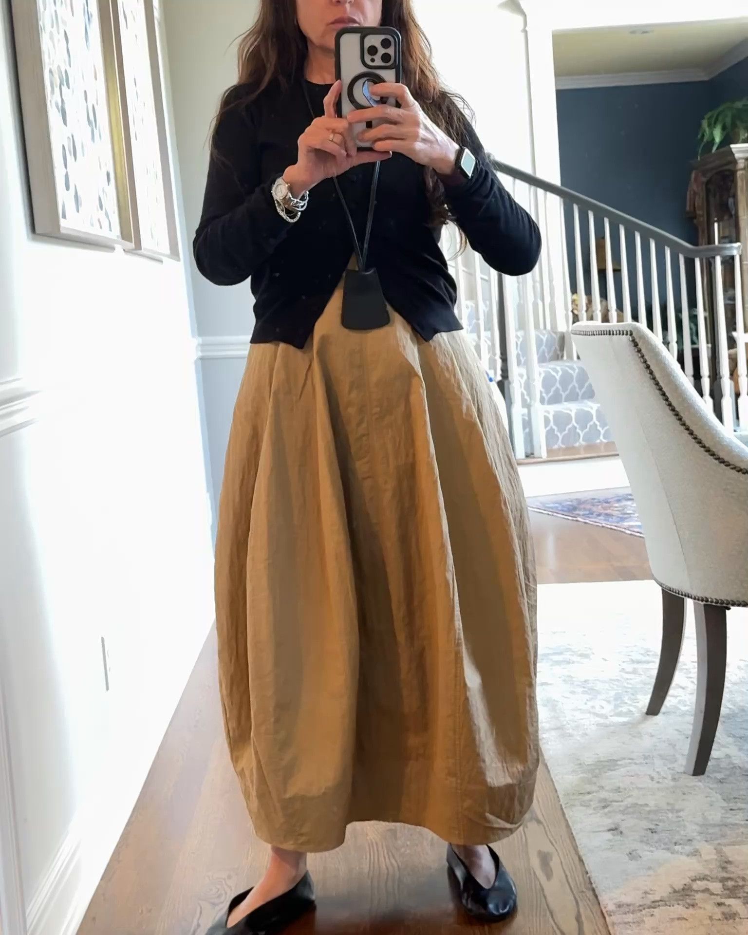 More workwear! Bubble bottoms just add something extra for the office! My dark brown pants are old @mango but will link similar!