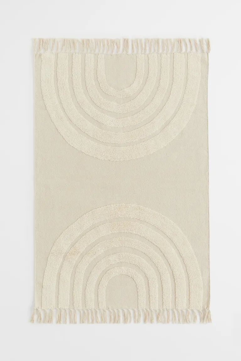 Rectangular rug in woven cotton fabric with a large rainbow at each end in short pile. Fringe at ... | H&M (US + CA)