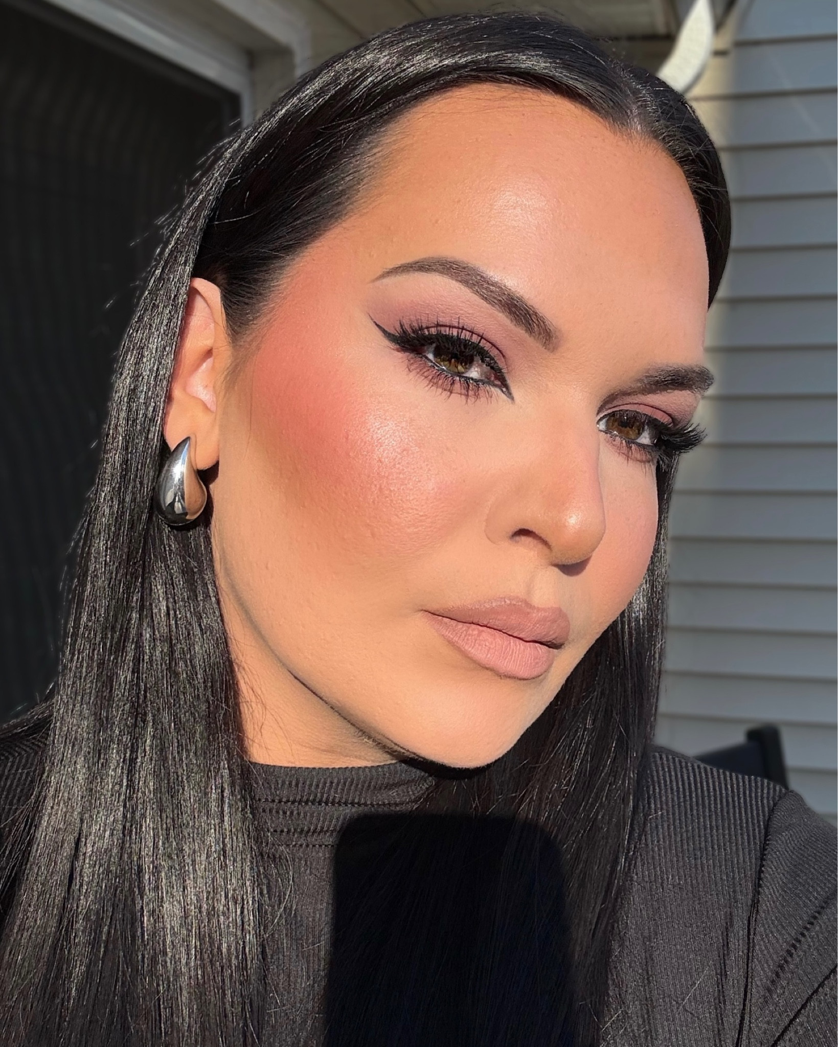 Who needs your corneas when you can get some sick makeup pics at golden hour?! ☀️ 

EYES
@hudabeauty Icy Nude Palette
@stilacosmetics liquid liner pen
@urbandecaycosmetics glide on eyeliner 
@sephora lashes in Daring (cut in half)

FACE
@maybelline Matte & Poreless foundation
@lysbeautyofficial cream bronzer stick
@natashadenona concealer
@rarebeauty liquid blush in Grace
@hudabeauty loose powder in Cherry Blossom 
@fentybeauty bronzer in i$land ting
@lauragellerbeauty blush in Buttercream
@meltcosmetics highlight in Stargazer 

LIP
@maccosmetics liner in Stripdown
@anastasiabeverlyhills liner in Deep Taupe
@diorbeauty lipstick in 220 Beige Couture 

#makeuptutorial #makeupideas #makeupoftheday #mua #makeupartist #fullglam #siren #glam #graphicliner #professionalmakeup