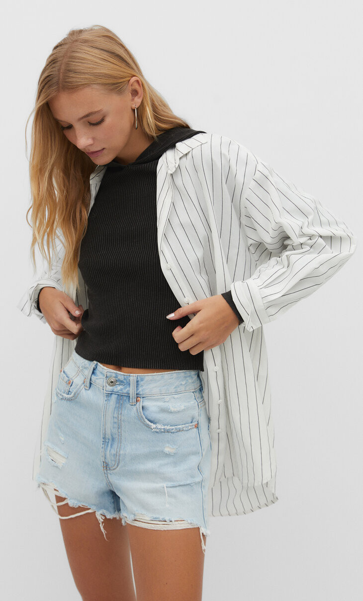 Ripped denim shorts - Women's fashion | Stradivarius United Kingdom | Stradivarius (UK)