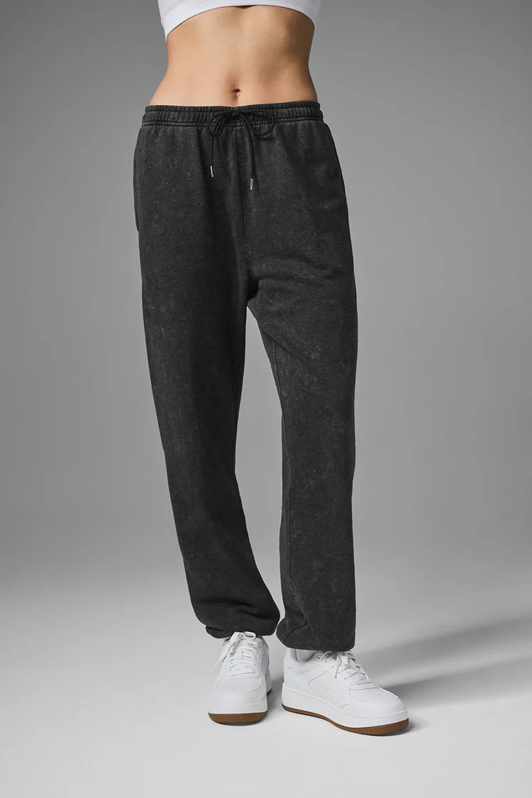 Chill Vintage Wash Sweatpant - Black Wash | Alo Yoga (US)